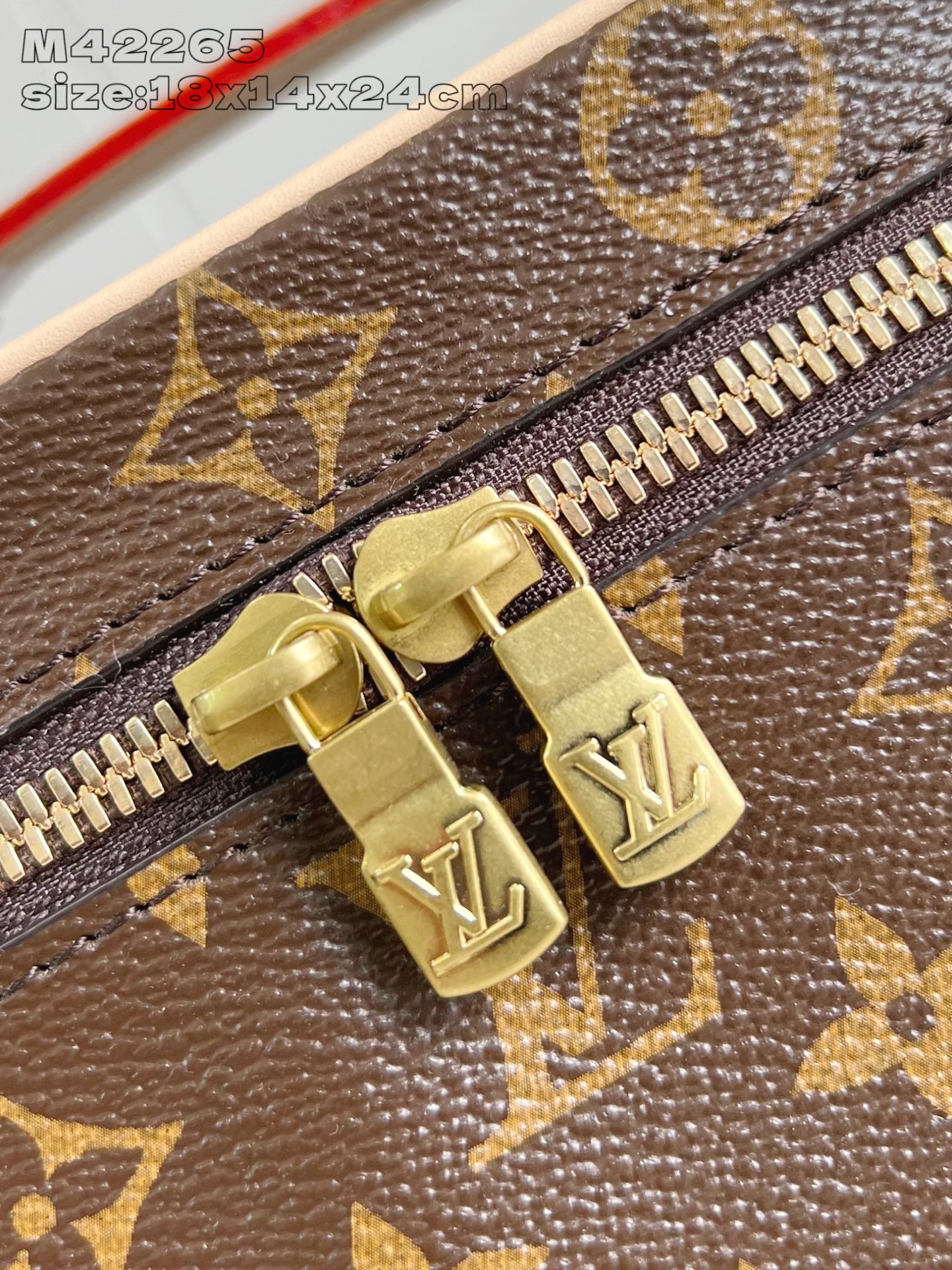 【顶级原单 M42265 】小即是美。以标志性的 NICE 化妆包为设计灵感来源，此款优雅的盥洗包是携带