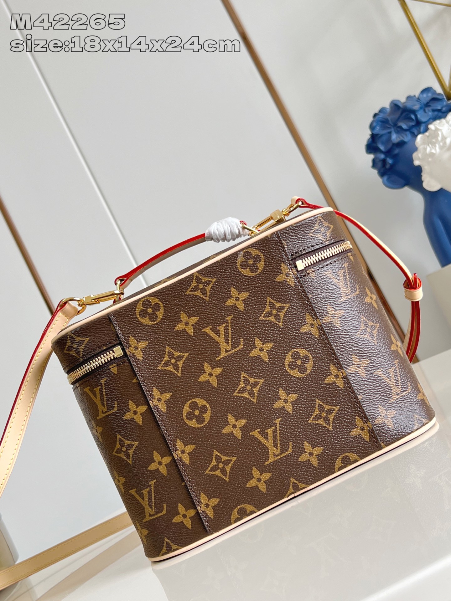 【顶级原单 M42265 】小即是美。以标志性的 NICE 化妆包为设计灵感来源，此款优雅的盥洗包是携带