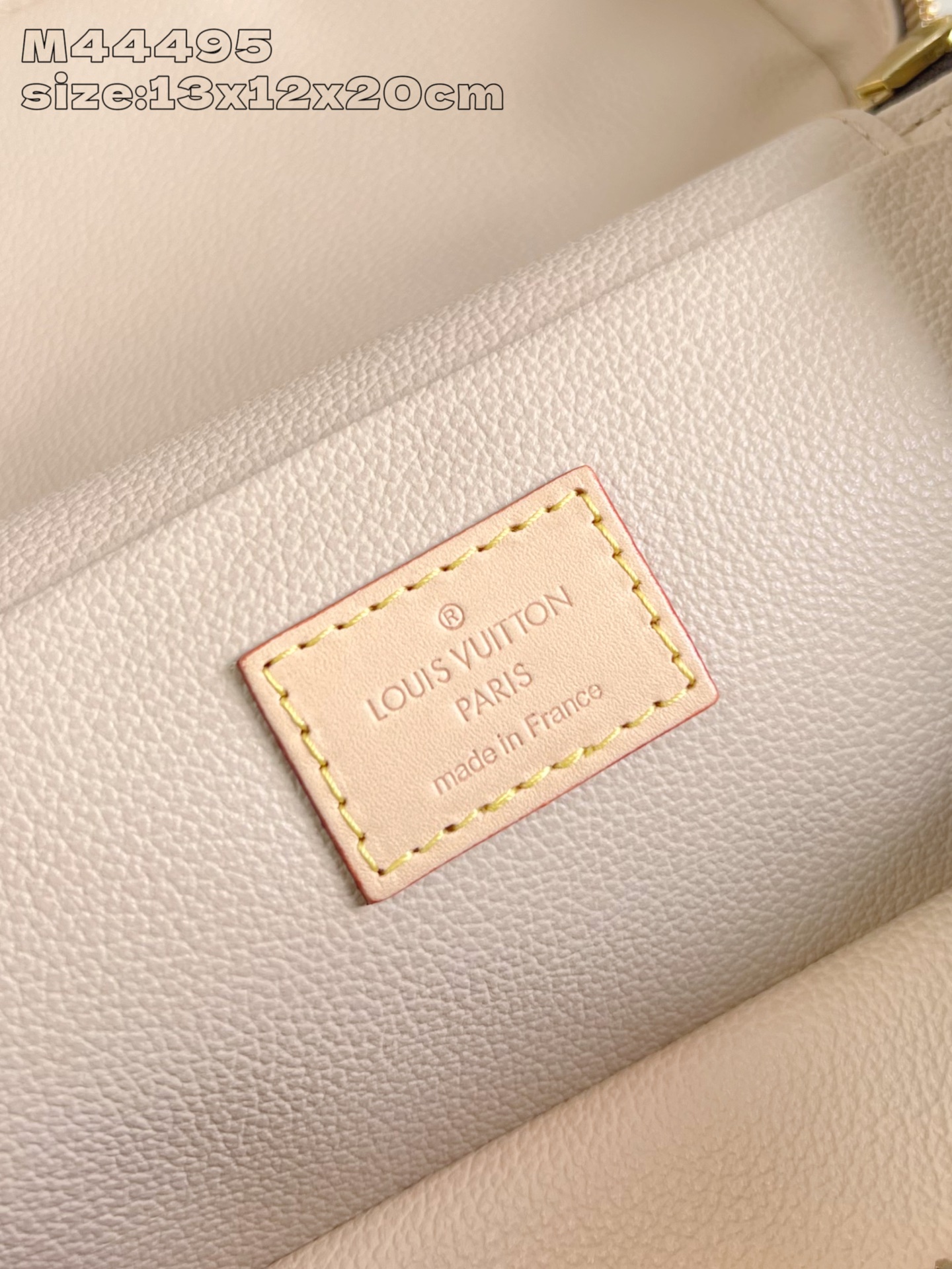 【顶级原单 M44495 】Nice 迷你化妆包以柔软的 Monogram 帆布造就精巧身形，搭配放平即