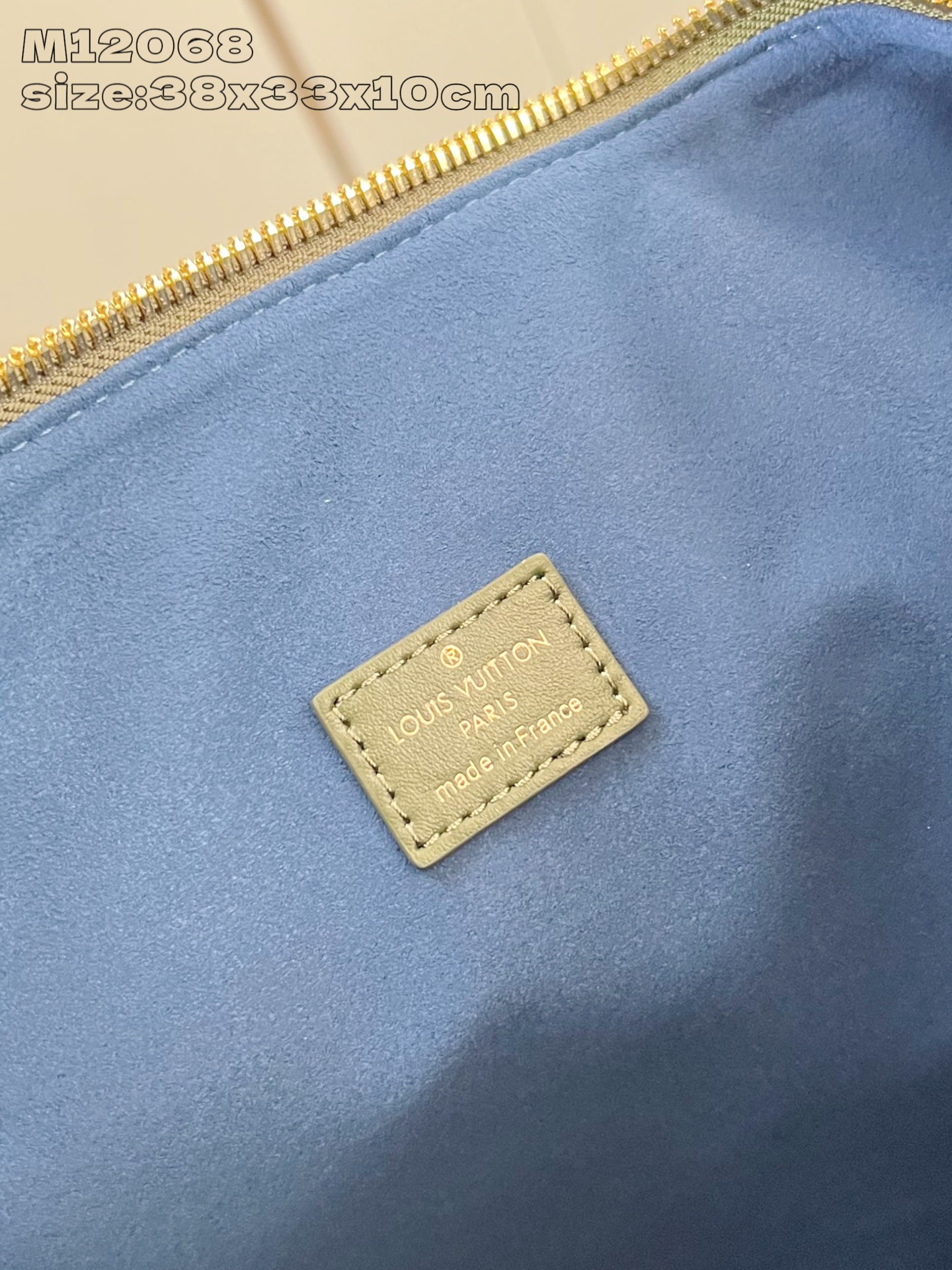 【顶级原单 M12068绿压花 】M15228 這款全新Coussin Hobo MM的流浪包兼具時尚與