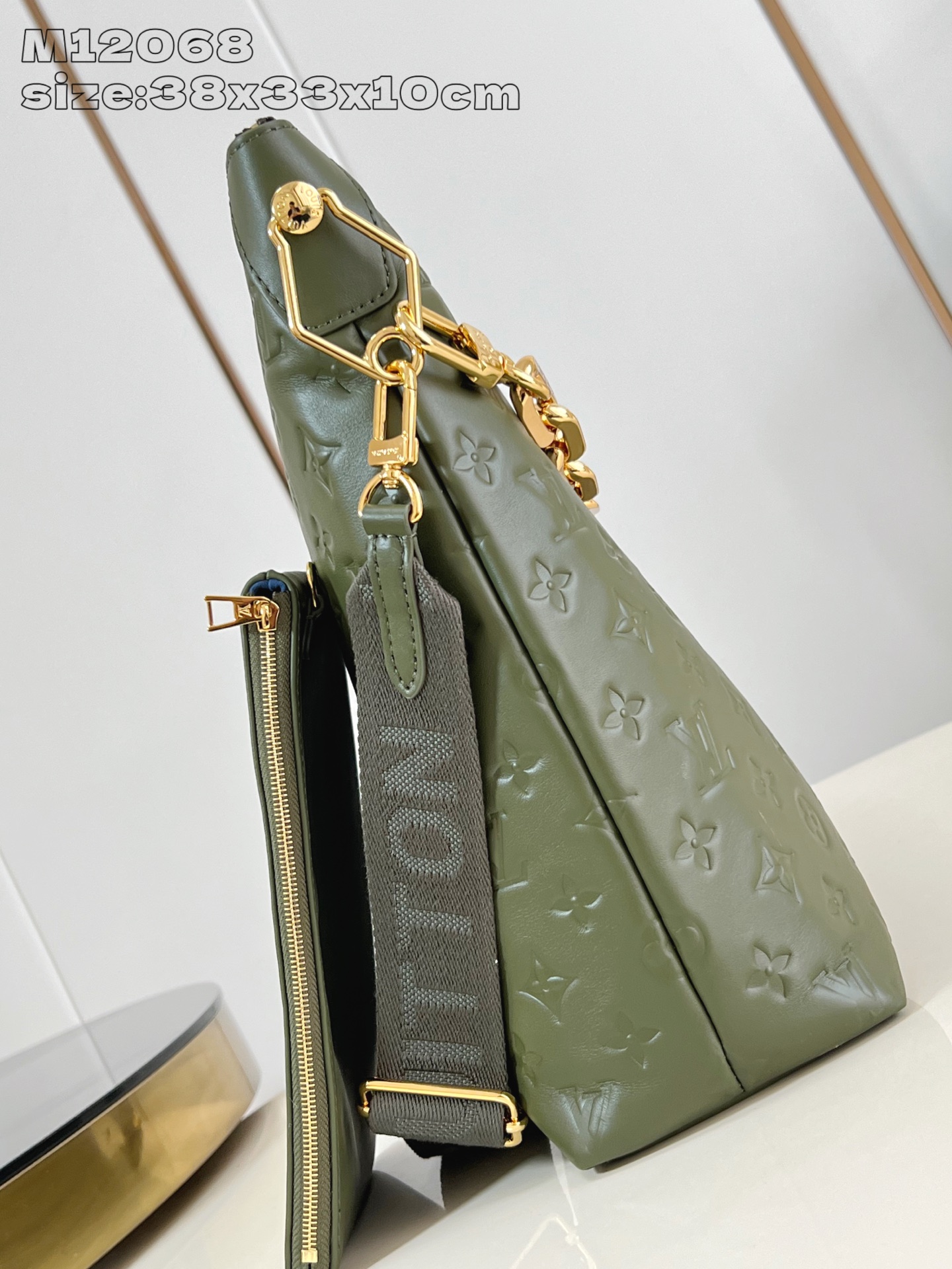 【顶级原单 M12068绿压花 】M15228 這款全新Coussin Hobo MM的流浪包兼具時尚與