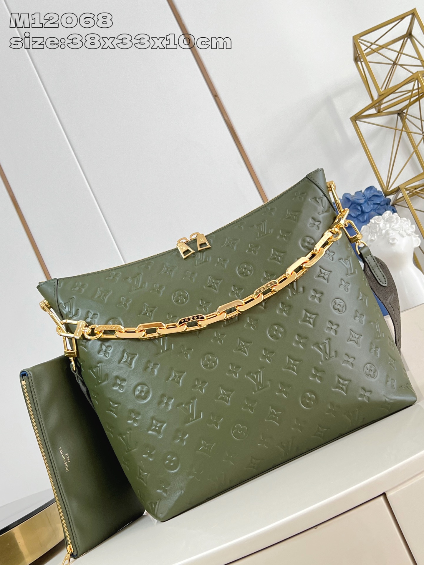 【顶级原单 M12068绿压花 】M15228 這款全新Coussin Hobo MM的流浪包兼具時尚與