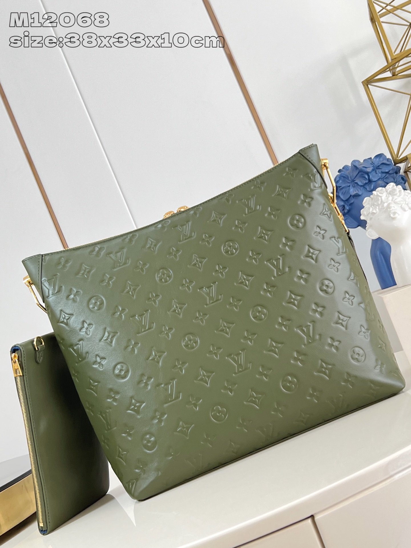 【顶级原单 M12068绿压花 】M15228 這款全新Coussin Hobo MM的流浪包兼具時尚與