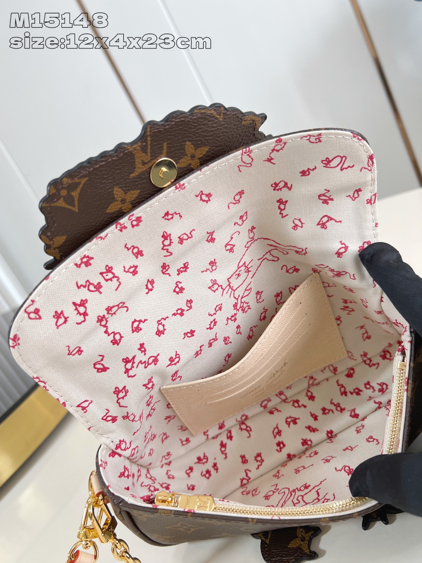 【顶级原单 M15148 】LV Travels With Grace Coddington 系列推出此