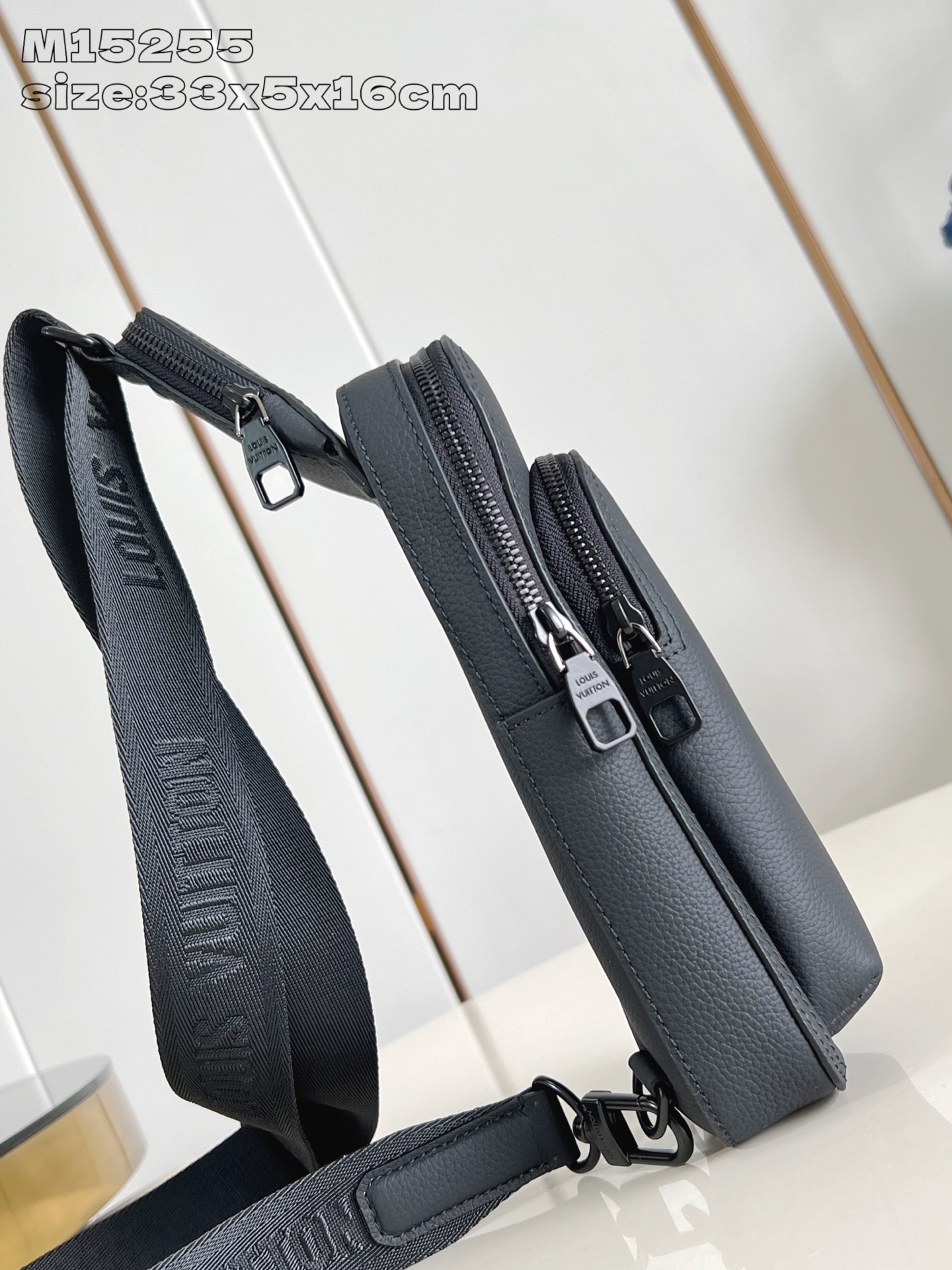 【顶级原单 M15255】本款 Avenue 小号单肩包选用 Monogram Eclipse 涂层帆布