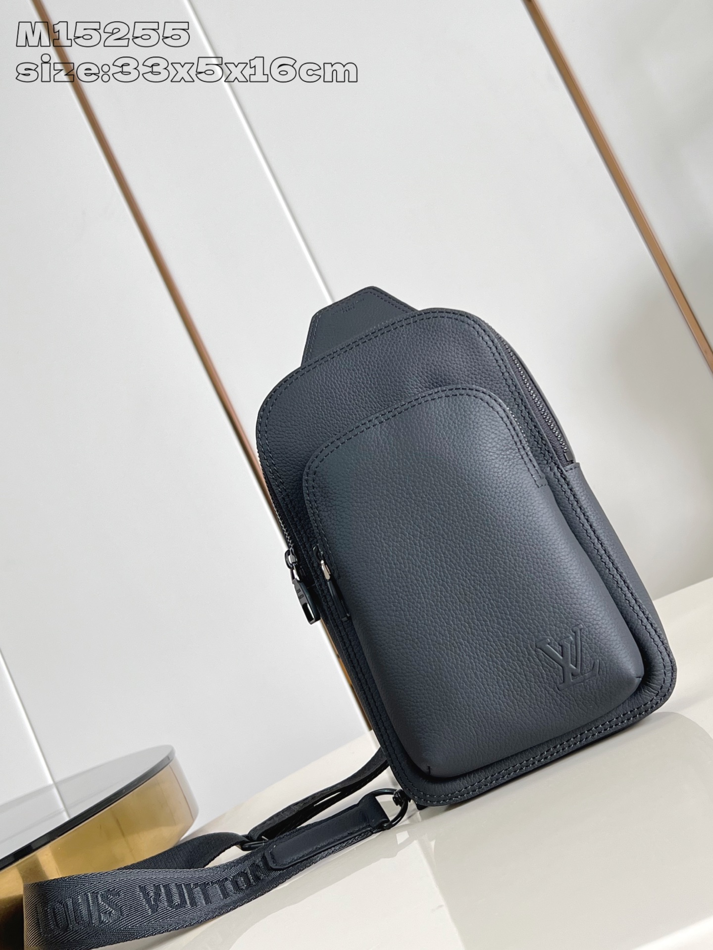 【顶级原单 M15255】本款 Avenue 小号单肩包选用 Monogram Eclipse 涂层帆布