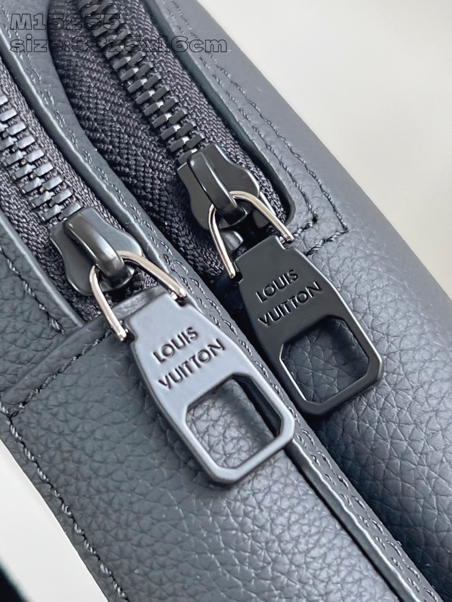 【顶级原单 M15255】本款 Avenue 小号单肩包选用 Monogram Eclipse 涂层帆布