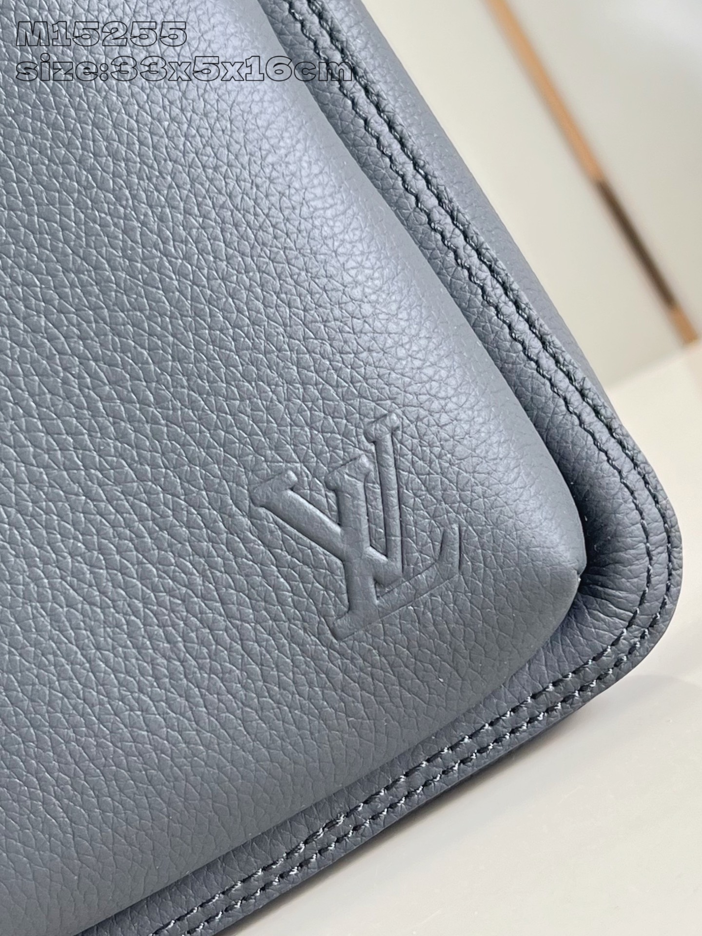 【顶级原单 M15255】本款 Avenue 小号单肩包选用 Monogram Eclipse 涂层帆布