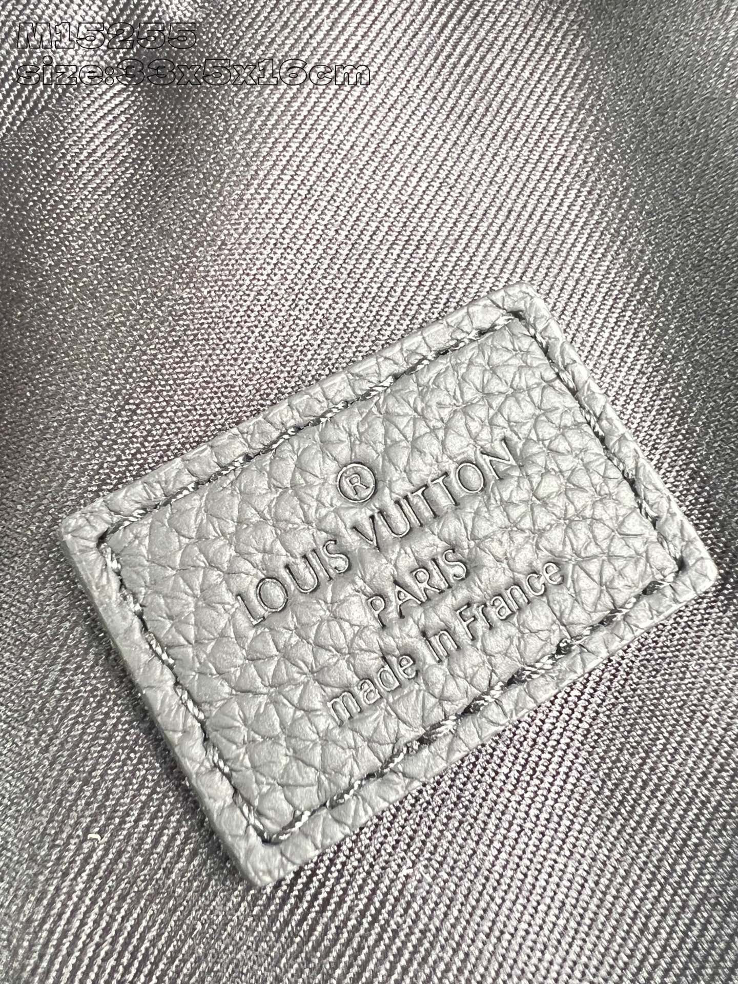 【顶级原单 M15255】本款 Avenue 小号单肩包选用 Monogram Eclipse 涂层帆布