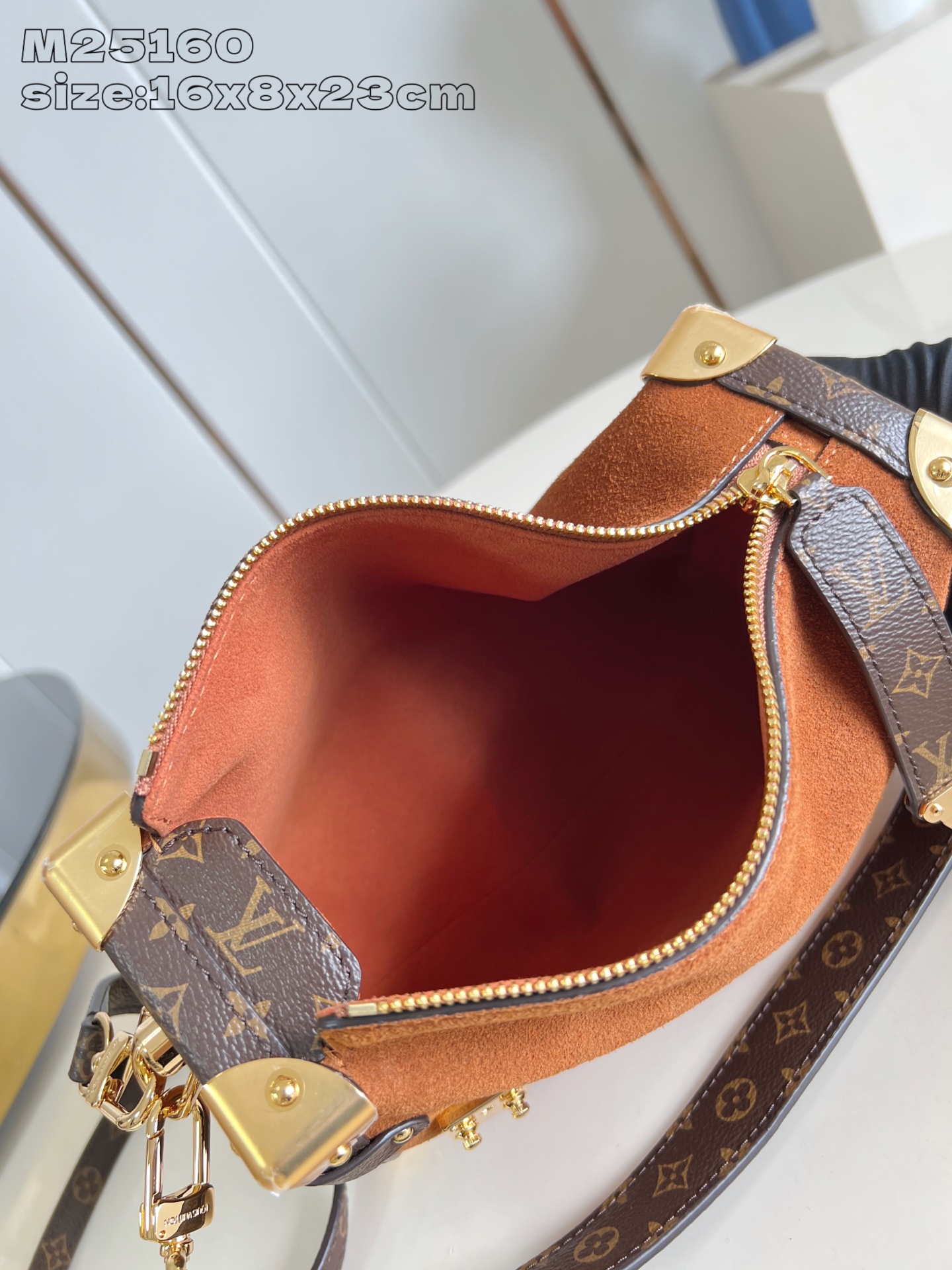 【顶级原单 M25160棕 】M15072 本款 Side Trunk 中号手袋出自 Back to S