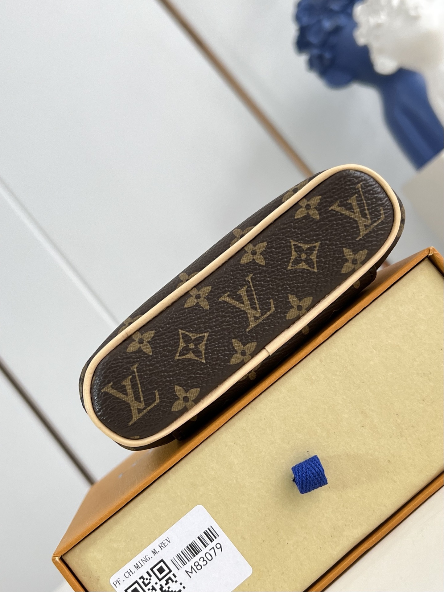 【顶级原单 M83079 】本款 Nice Beauty 化妆包重塑经典设计，以双拉链、VVN 手柄、M