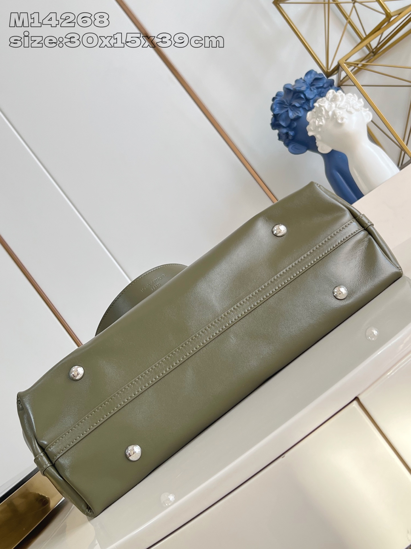 【顶级原单 M14268 】本款 CarryAll Vibe 中号手袋出自 Back To School