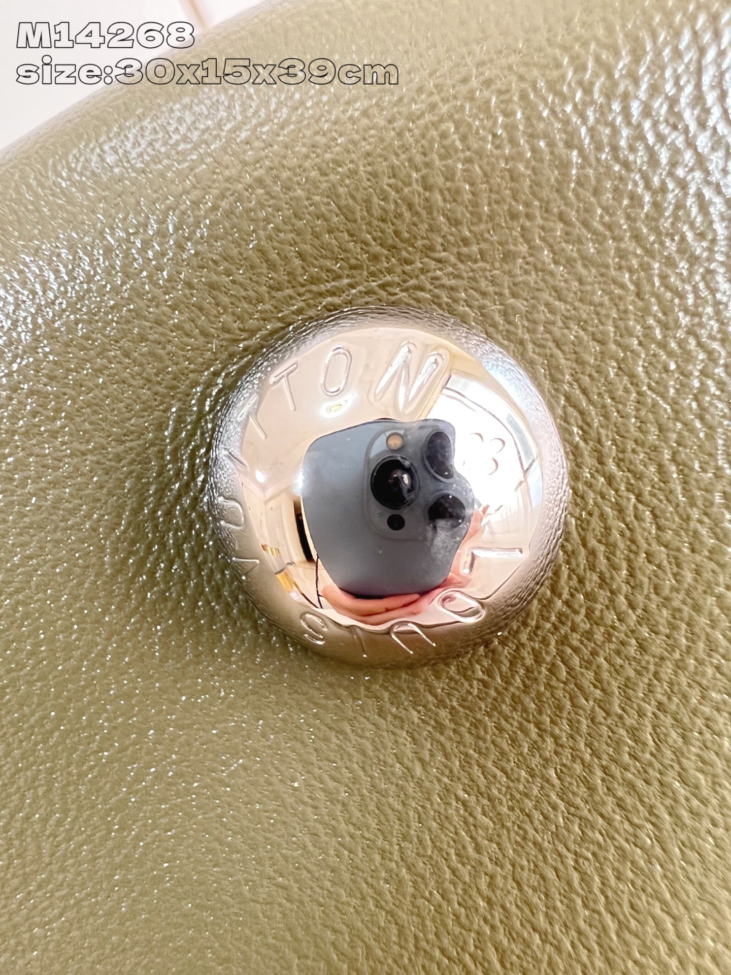 【顶级原单 M14268 】本款 CarryAll Vibe 中号手袋出自 Back To School