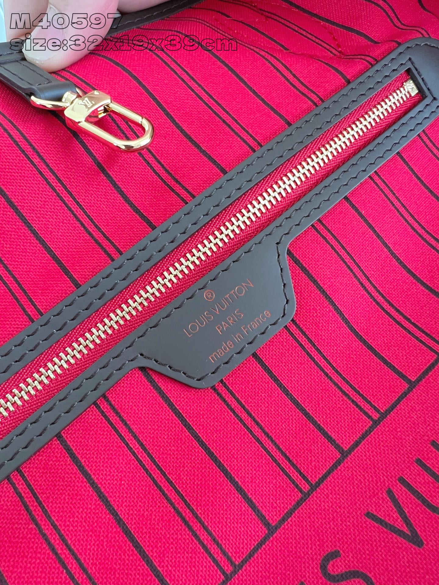 【顶级原单 M40597 】本款 Neverfull 大号托特包为 Damier Ebene 帆布勾勒牛