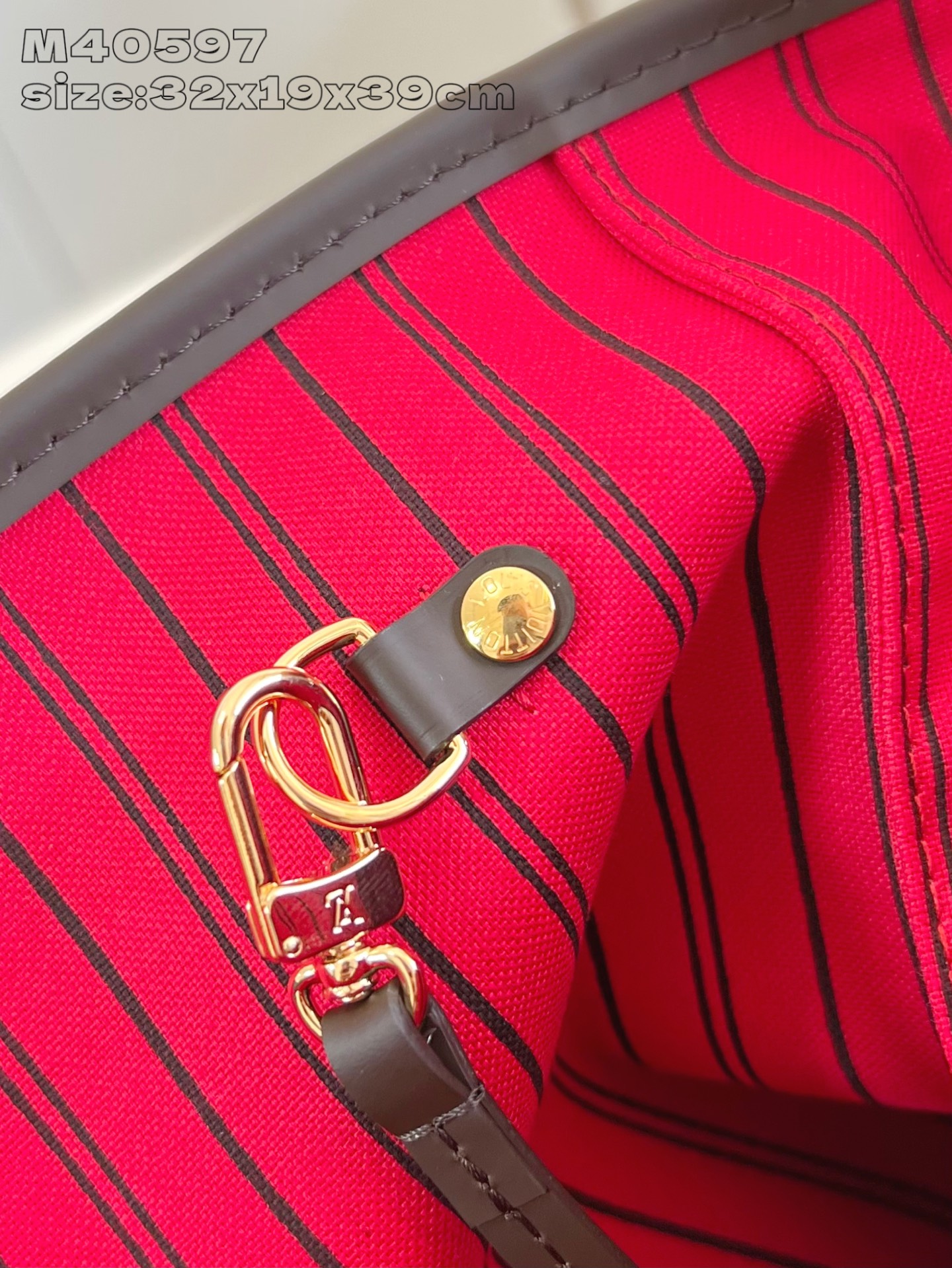 【顶级原单 M40597 】本款 Neverfull 大号托特包为 Damier Ebene 帆布勾勒牛