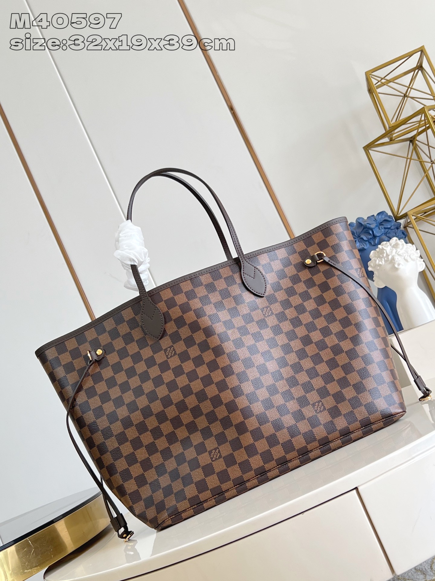 【顶级原单 M40597 】本款 Neverfull 大号托特包为 Damier Ebene 帆布勾勒牛