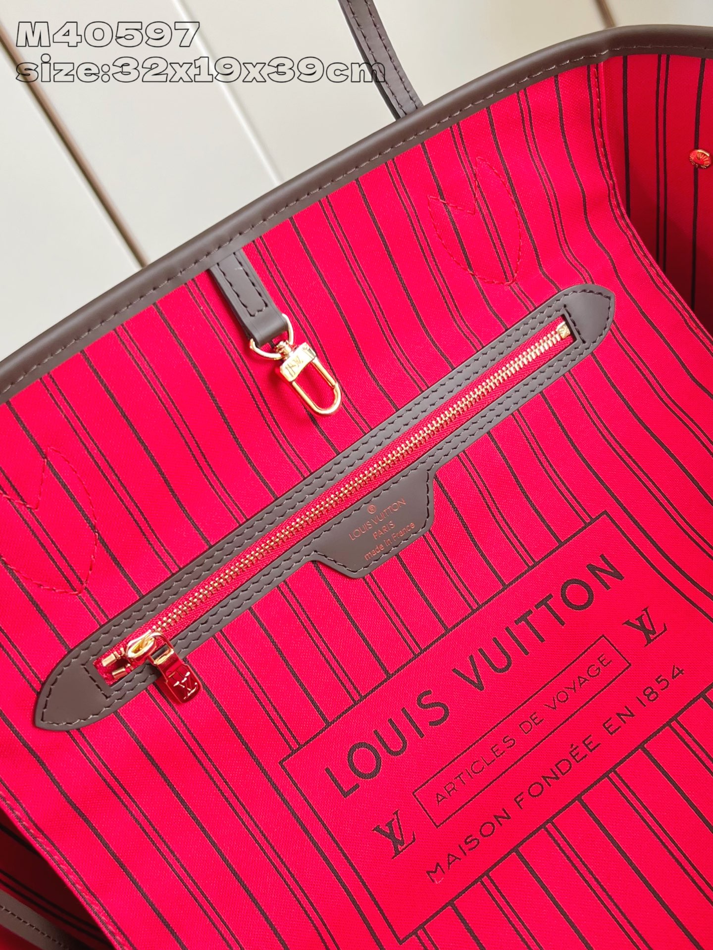 【顶级原单 M40597 】本款 Neverfull 大号托特包为 Damier Ebene 帆布勾勒牛