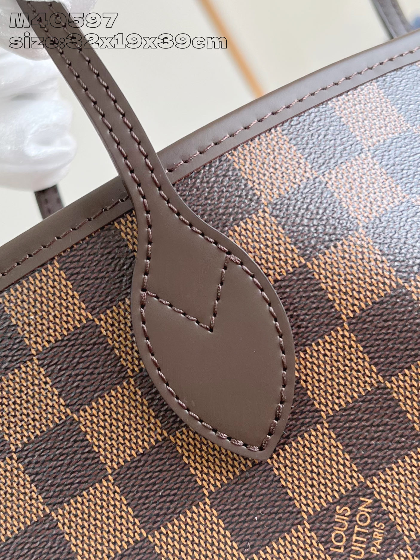 【顶级原单 M40597 】本款 Neverfull 大号托特包为 Damier Ebene 帆布勾勒牛