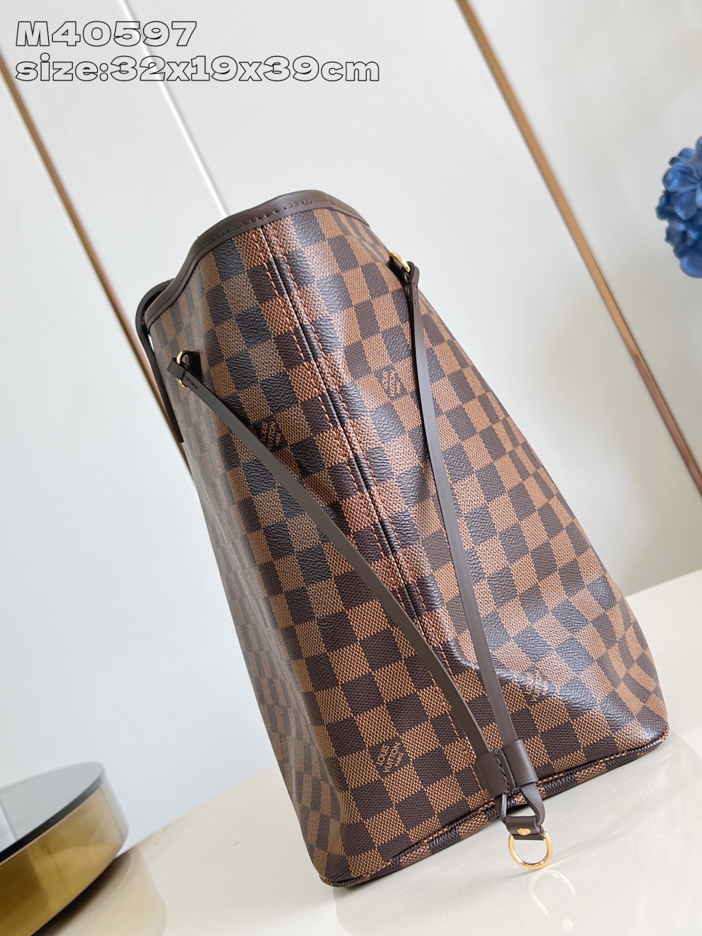 【顶级原单 M40597 】本款 Neverfull 大号托特包为 Damier Ebene 帆布勾勒牛