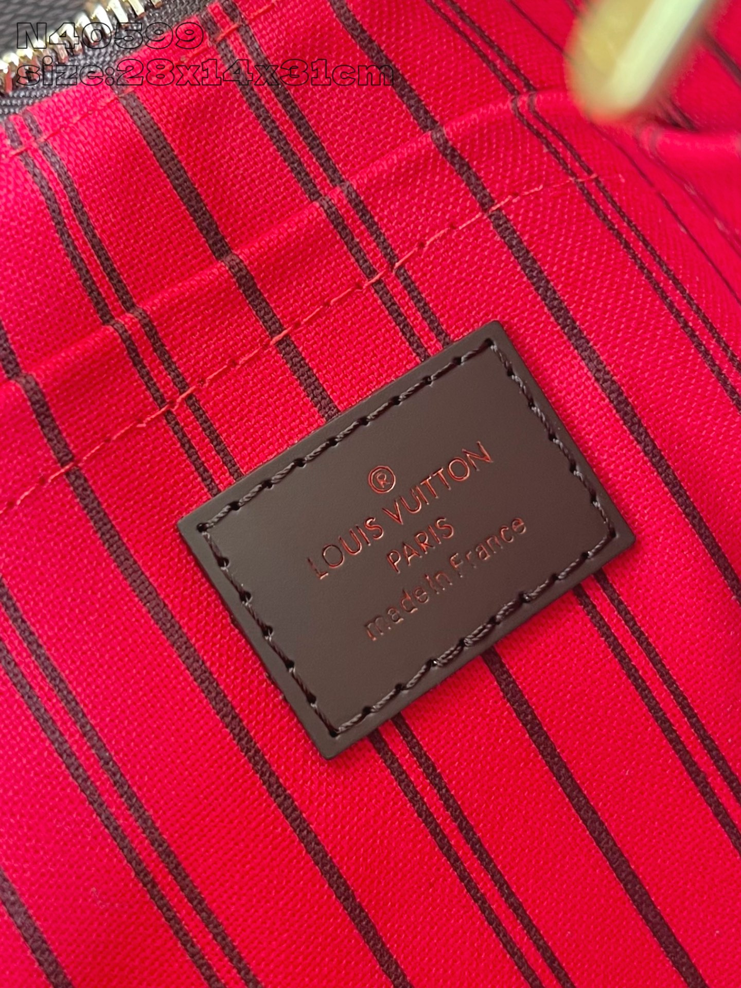 【顶级原单 N40599 】本款 Neverfull 中号托特包为 Damier Ebene 帆布勾勒牛