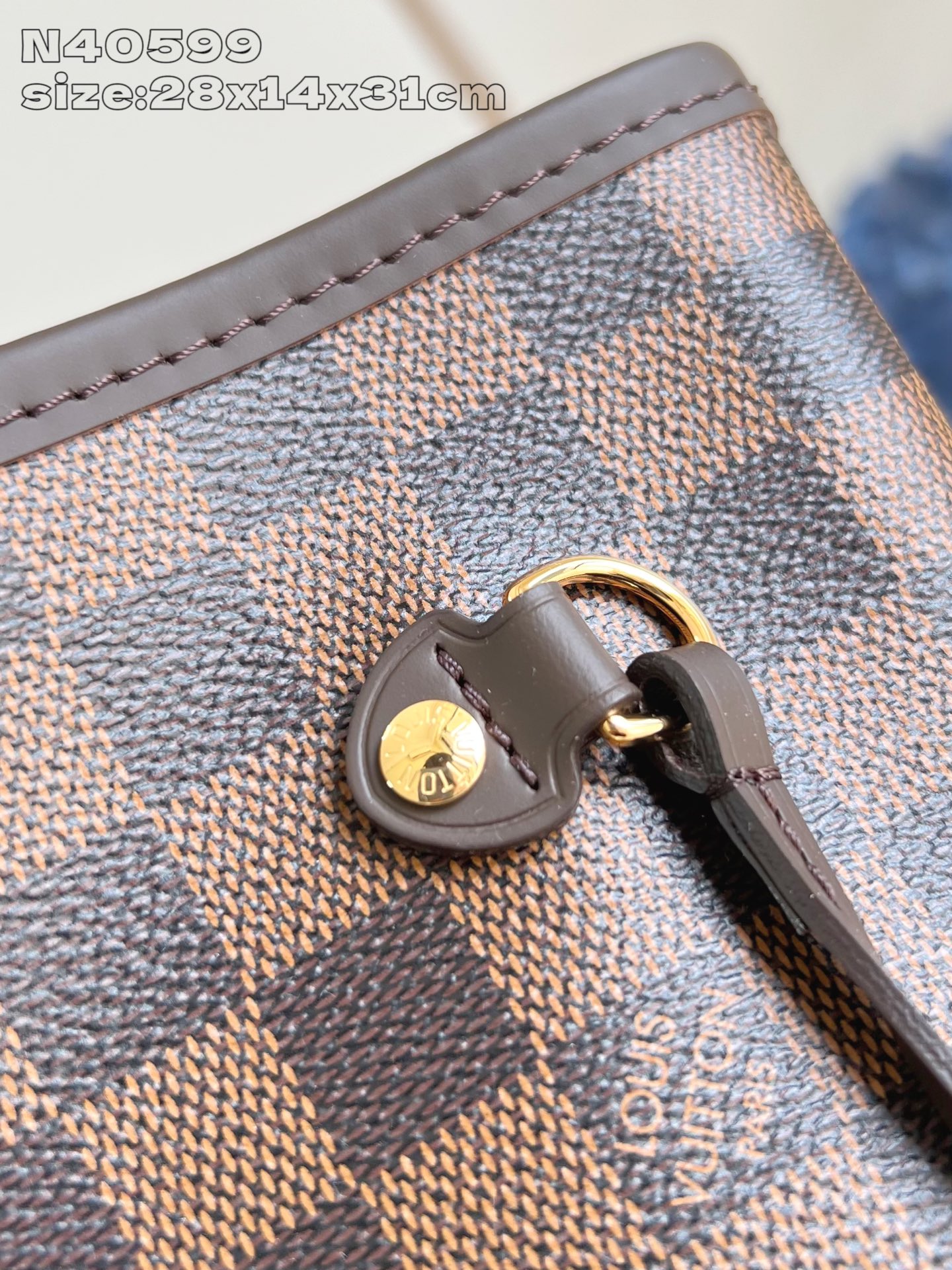 【顶级原单 N40599 】本款 Neverfull 中号托特包为 Damier Ebene 帆布勾勒牛