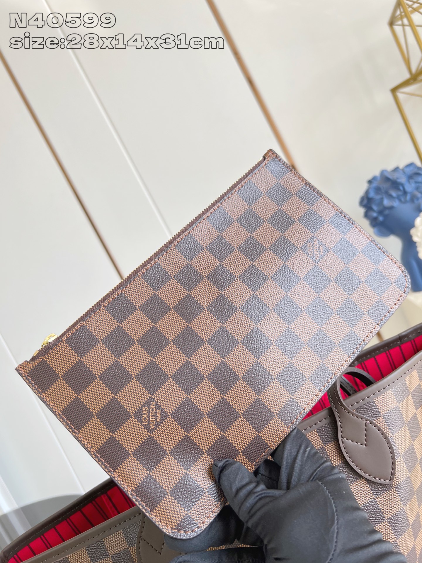 【顶级原单 N40599 】本款 Neverfull 中号托特包为 Damier Ebene 帆布勾勒牛