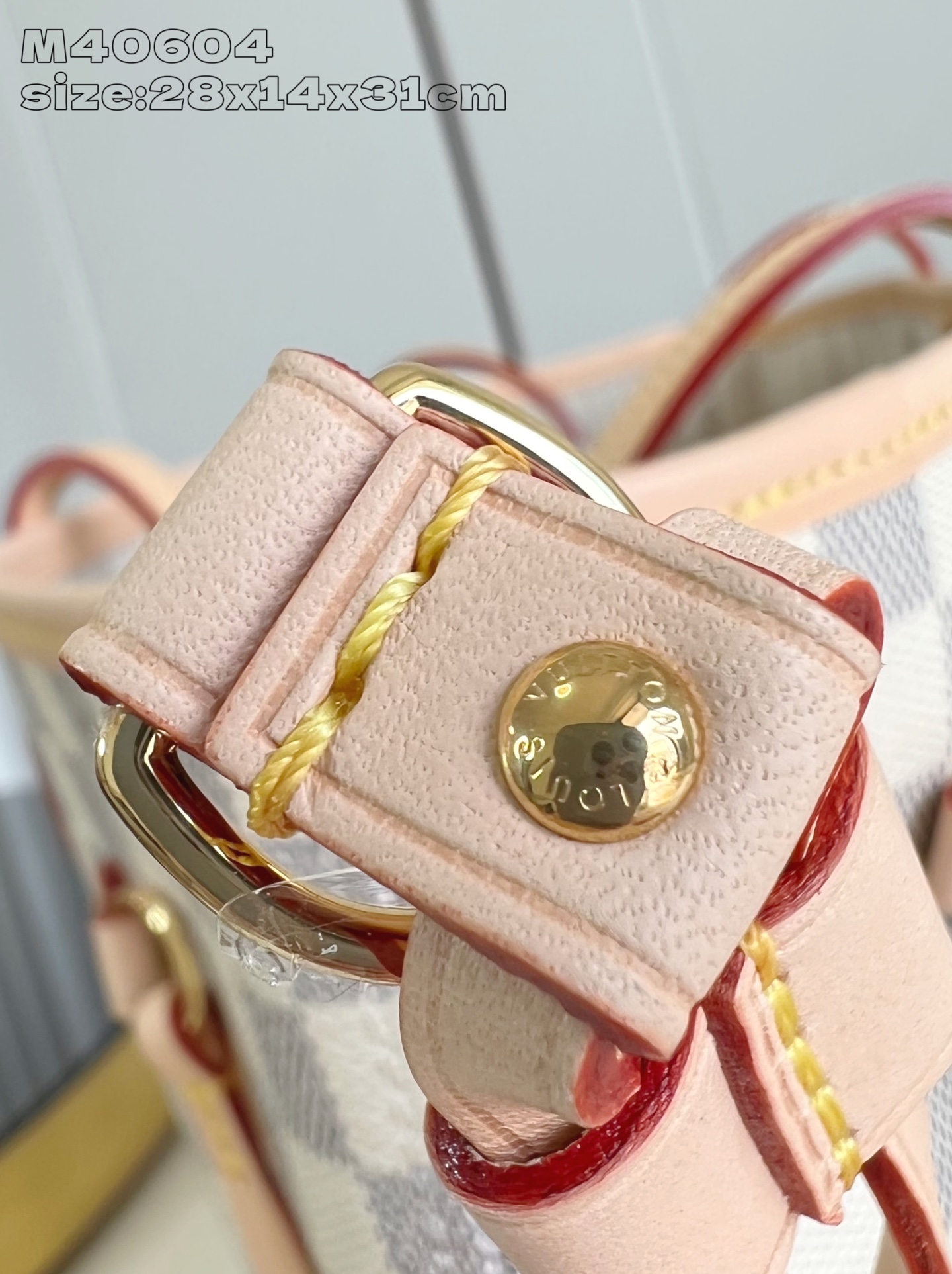 【顶级原单 M40604 】本款 Neverfull 中号托特包为 Damier Azur 帆布勾勒牛皮