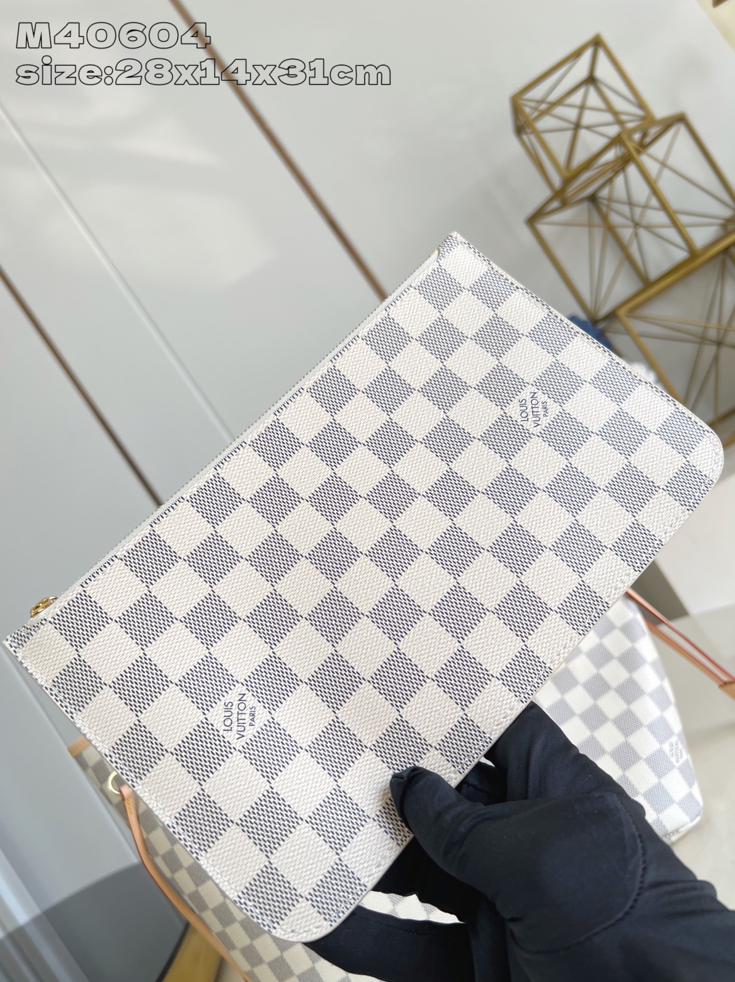 【顶级原单 M40604 】本款 Neverfull 中号托特包为 Damier Azur 帆布勾勒牛皮