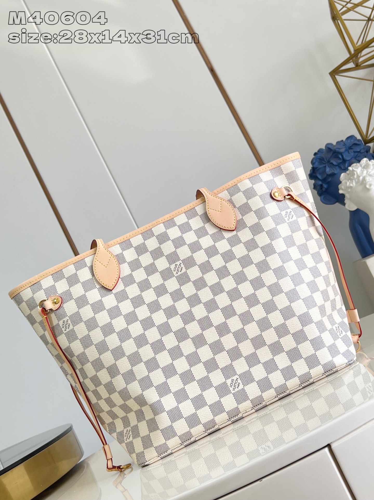 【顶级原单 M40604 】本款 Neverfull 中号托特包为 Damier Azur 帆布勾勒牛皮