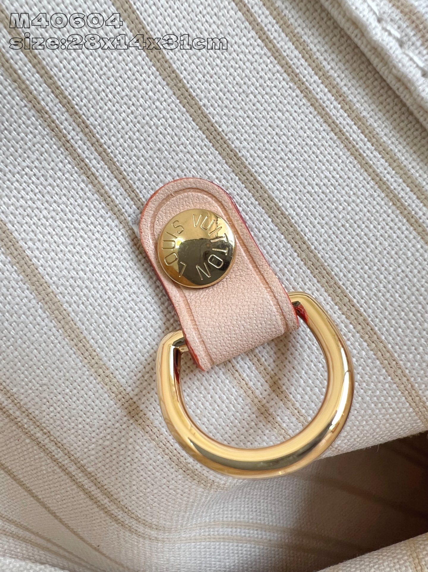 【顶级原单 M40604 】本款 Neverfull 中号托特包为 Damier Azur 帆布勾勒牛皮