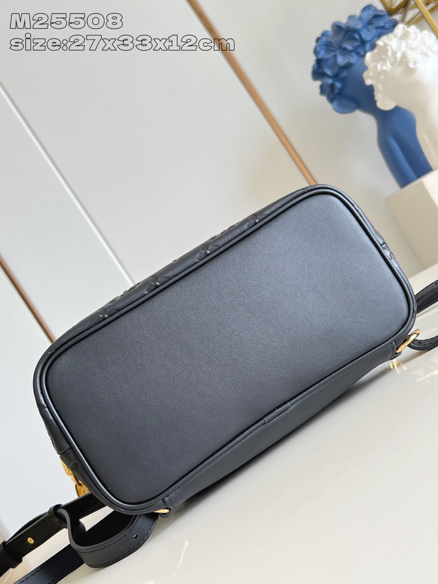 【顶级原单 M25508黑 】 Coussin Backpack 中号手袋以双肩包构型瞩目加入 Cous