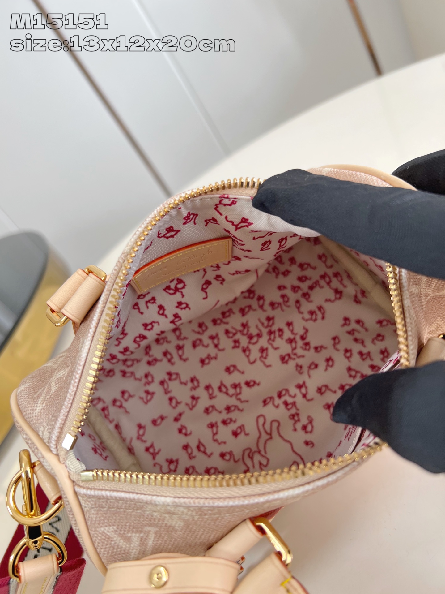 【顶级原单 M15151 】本款 Speedy 20 Bandoulière 手袋取材 Meowgram