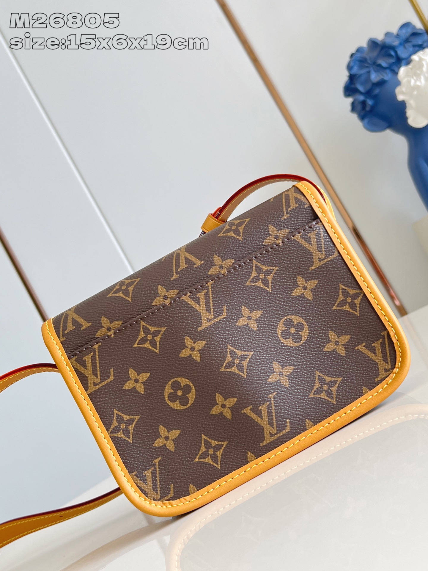 【顶级原单 M26805 】本款 Satchel 迷你手袋出自 Monogram Archive 系列，