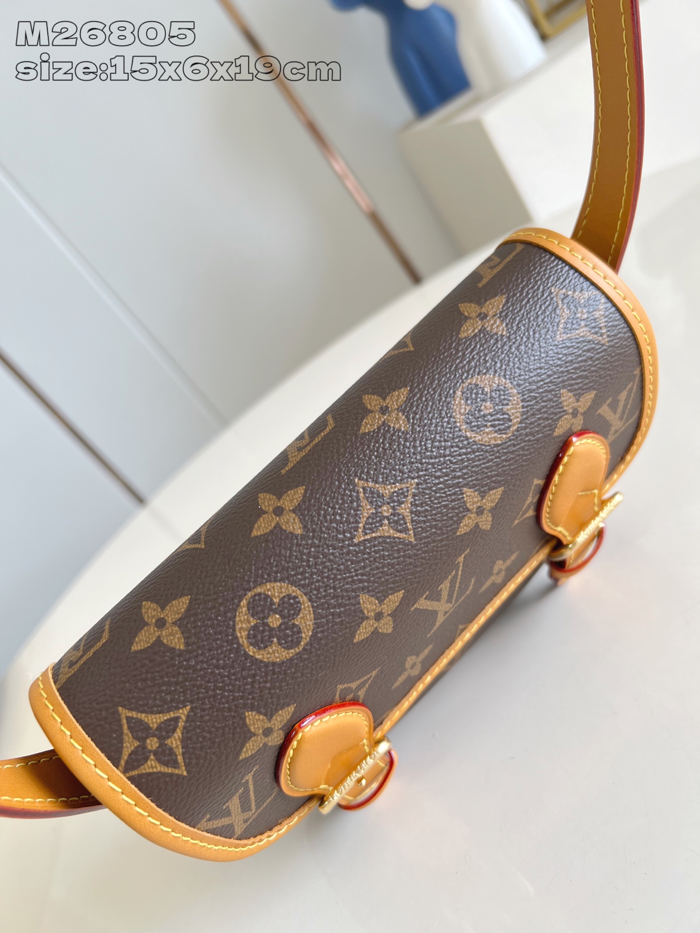 【顶级原单 M26805 】本款 Satchel 迷你手袋出自 Monogram Archive 系列，