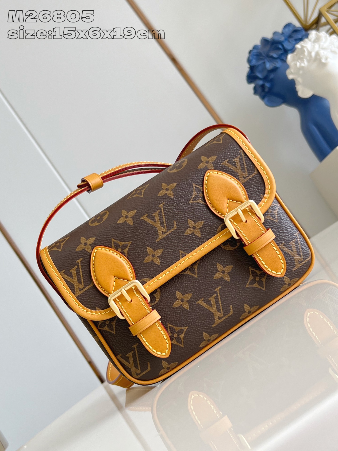 【顶级原单 M26805 】本款 Satchel 迷你手袋出自 Monogram Archive 系列，