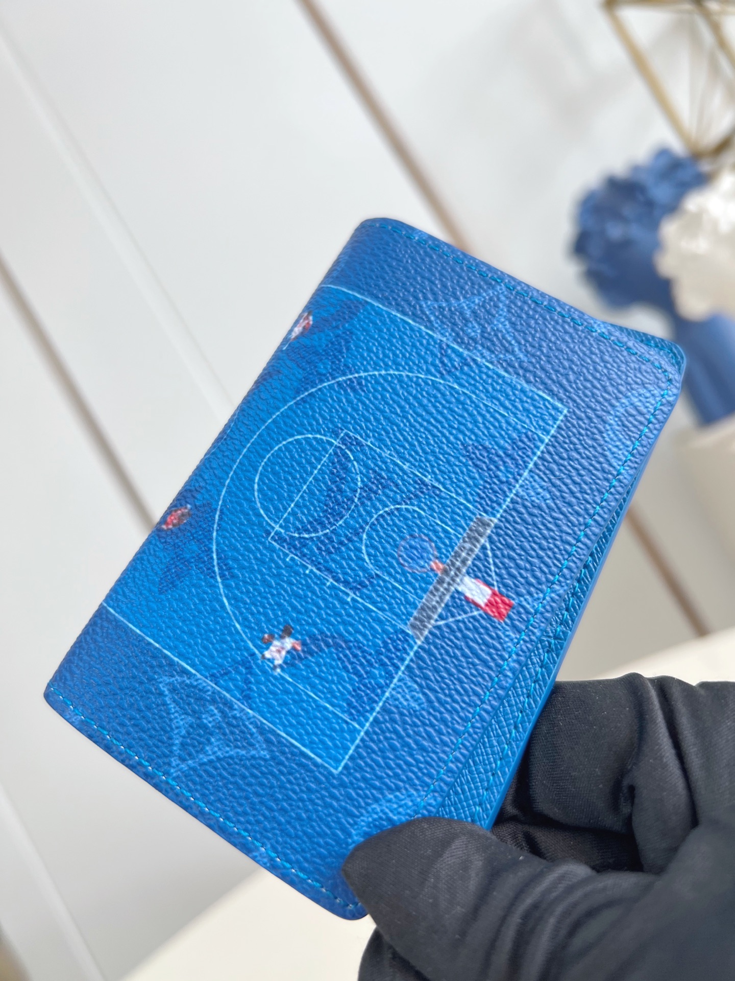 【顶级原单 M26798蓝 】本款口袋钱夹取材 Brushed Monogram 皮革，呈现褪色效果 M