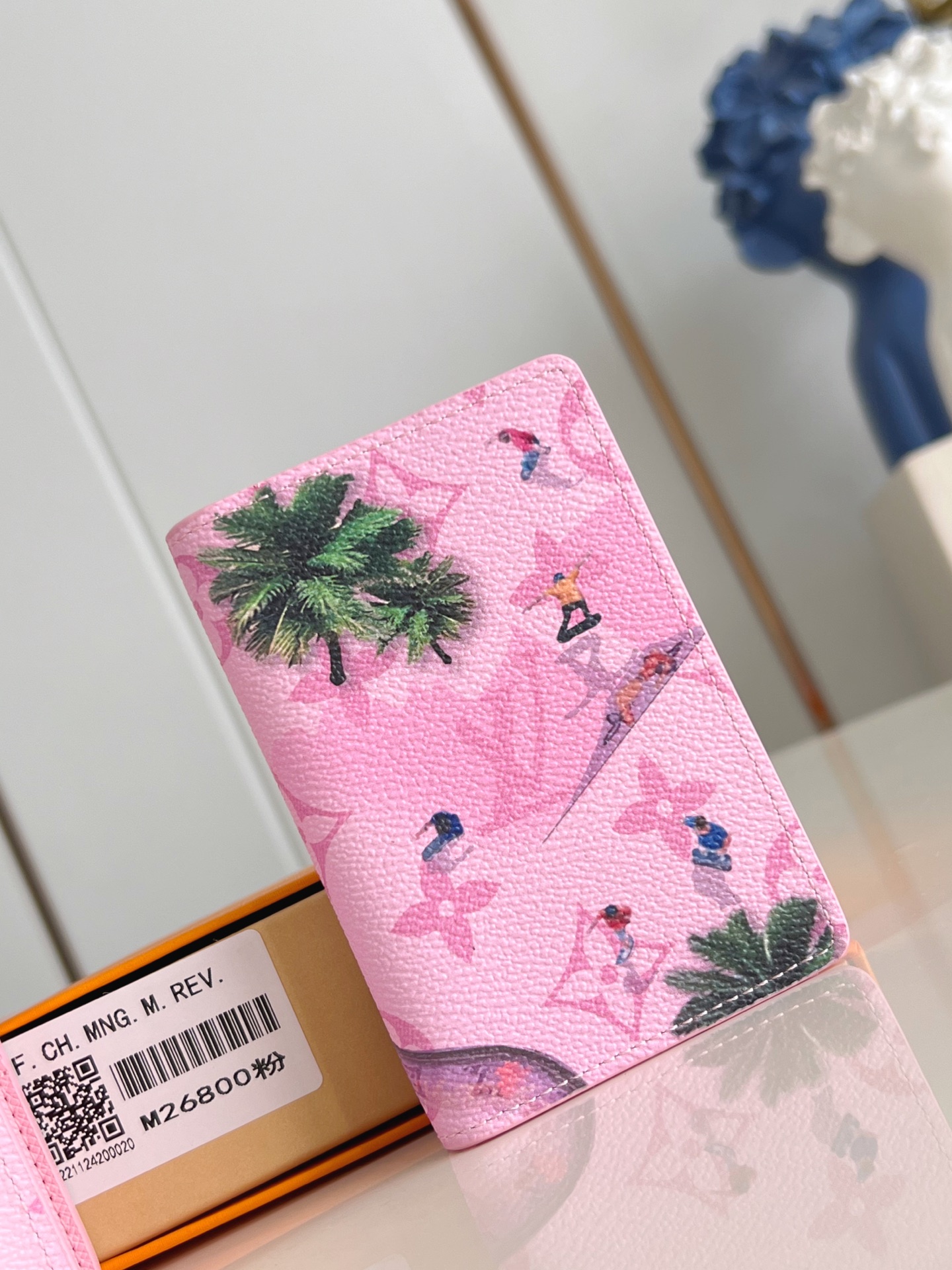 【顶级原单 M26800粉 】本款口袋钱夹取材 Brushed Monogram 皮革，呈现褪色效果 M