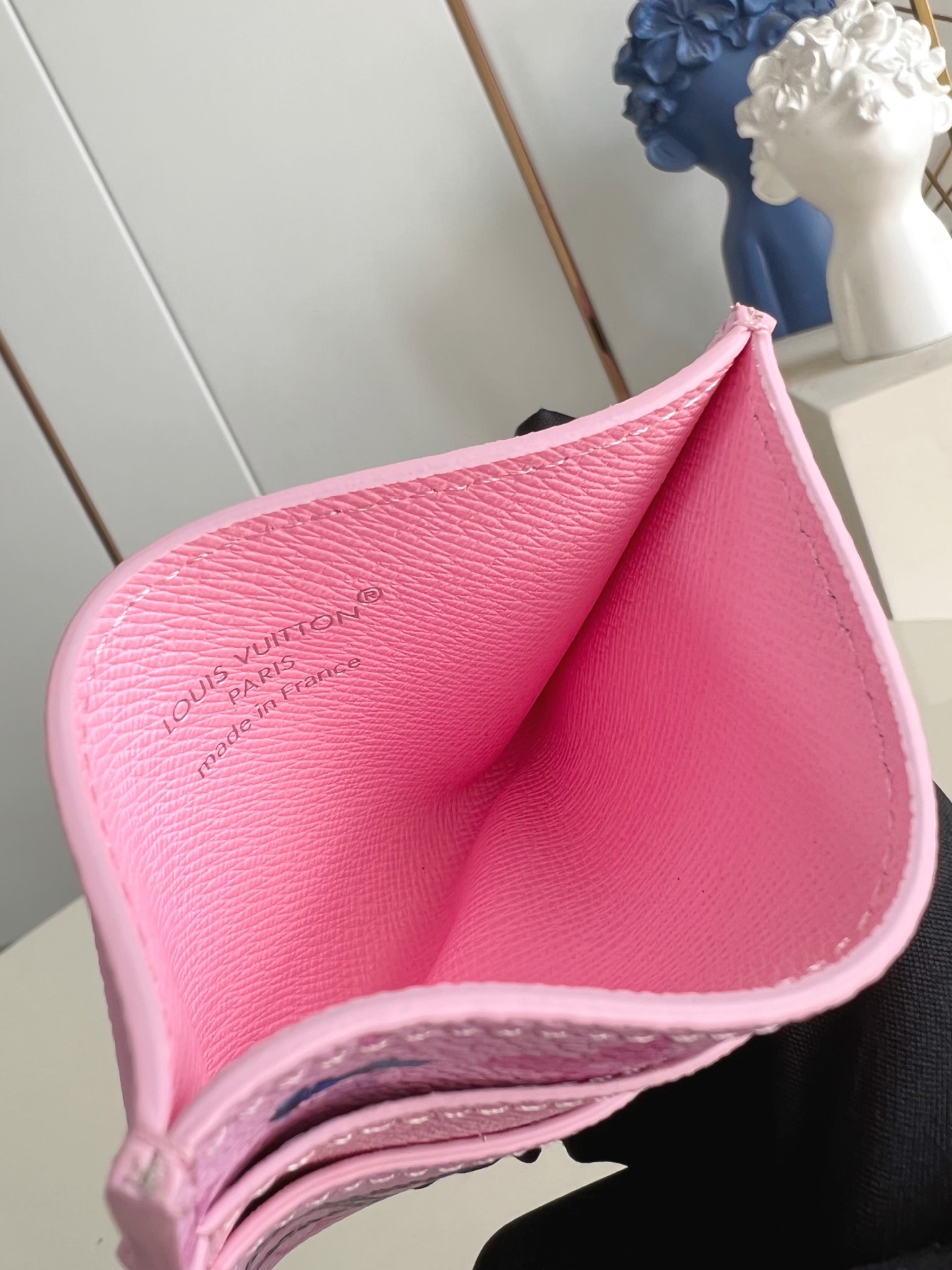 【顶级原单 M26803粉 】此款采用全新 Monogram Eclipse 涂层帆布材质的卡片夹风格靓