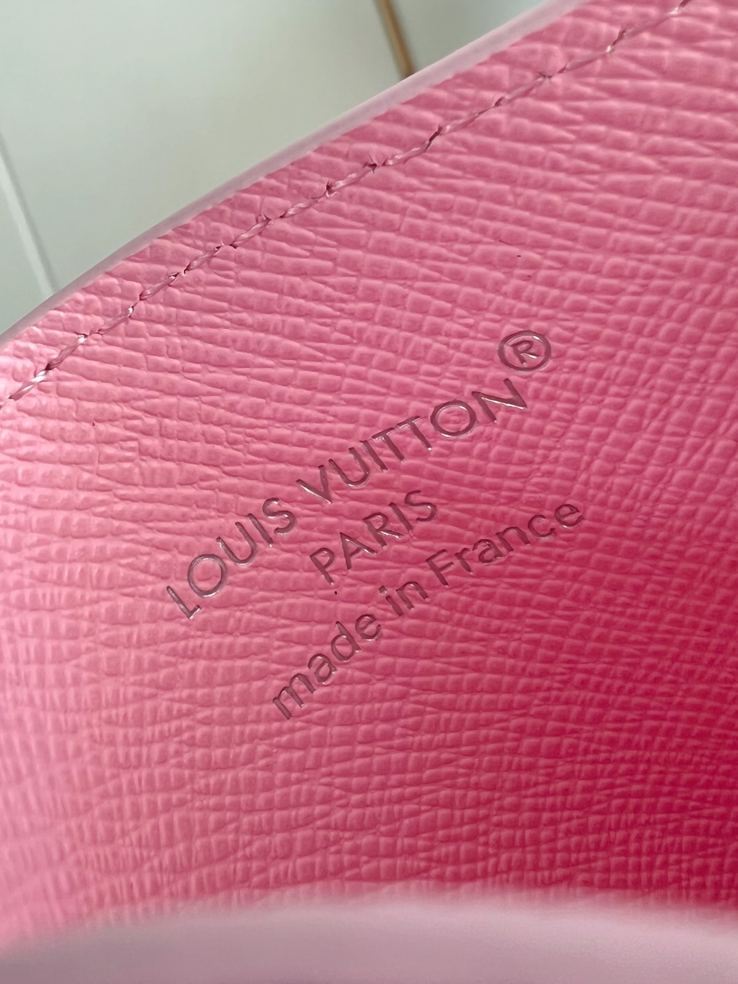 【顶级原单 M26803粉 】此款采用全新 Monogram Eclipse 涂层帆布材质的卡片夹风格靓