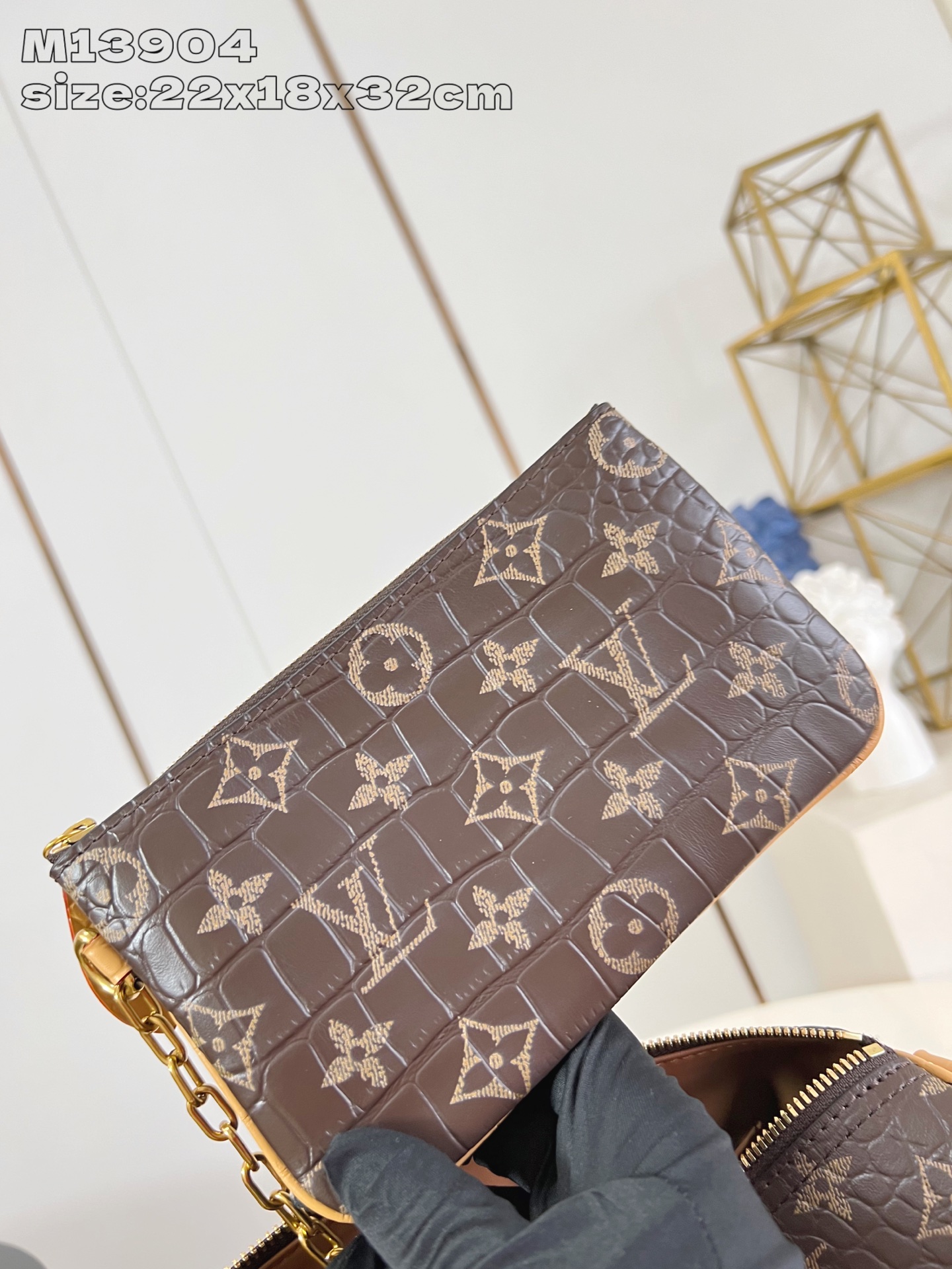 【顶级原单 M13904啡鳄鱼纹 】 peedy Bandoulière 30 手袋采用印有经典 Mon