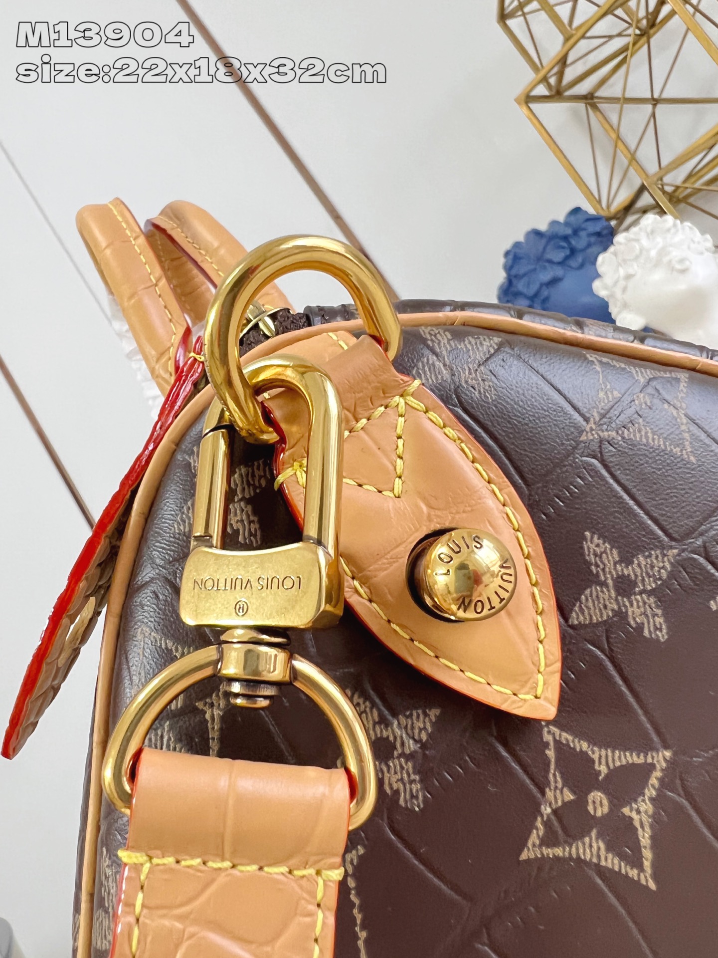 【顶级原单 M13904啡鳄鱼纹 】 peedy Bandoulière 30 手袋采用印有经典 Mon