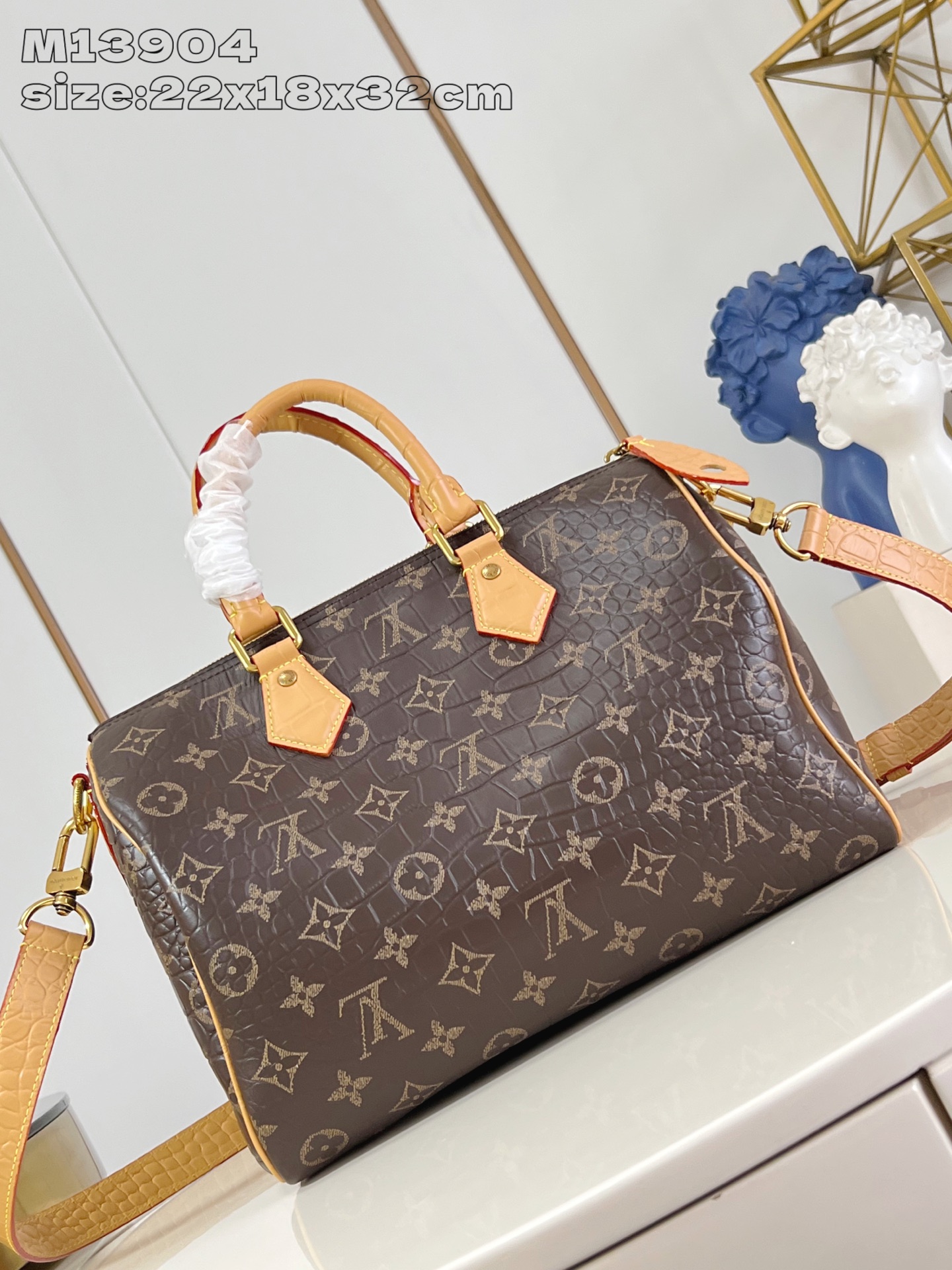 【顶级原单 M13904啡鳄鱼纹 】 peedy Bandoulière 30 手袋采用印有经典 Mon