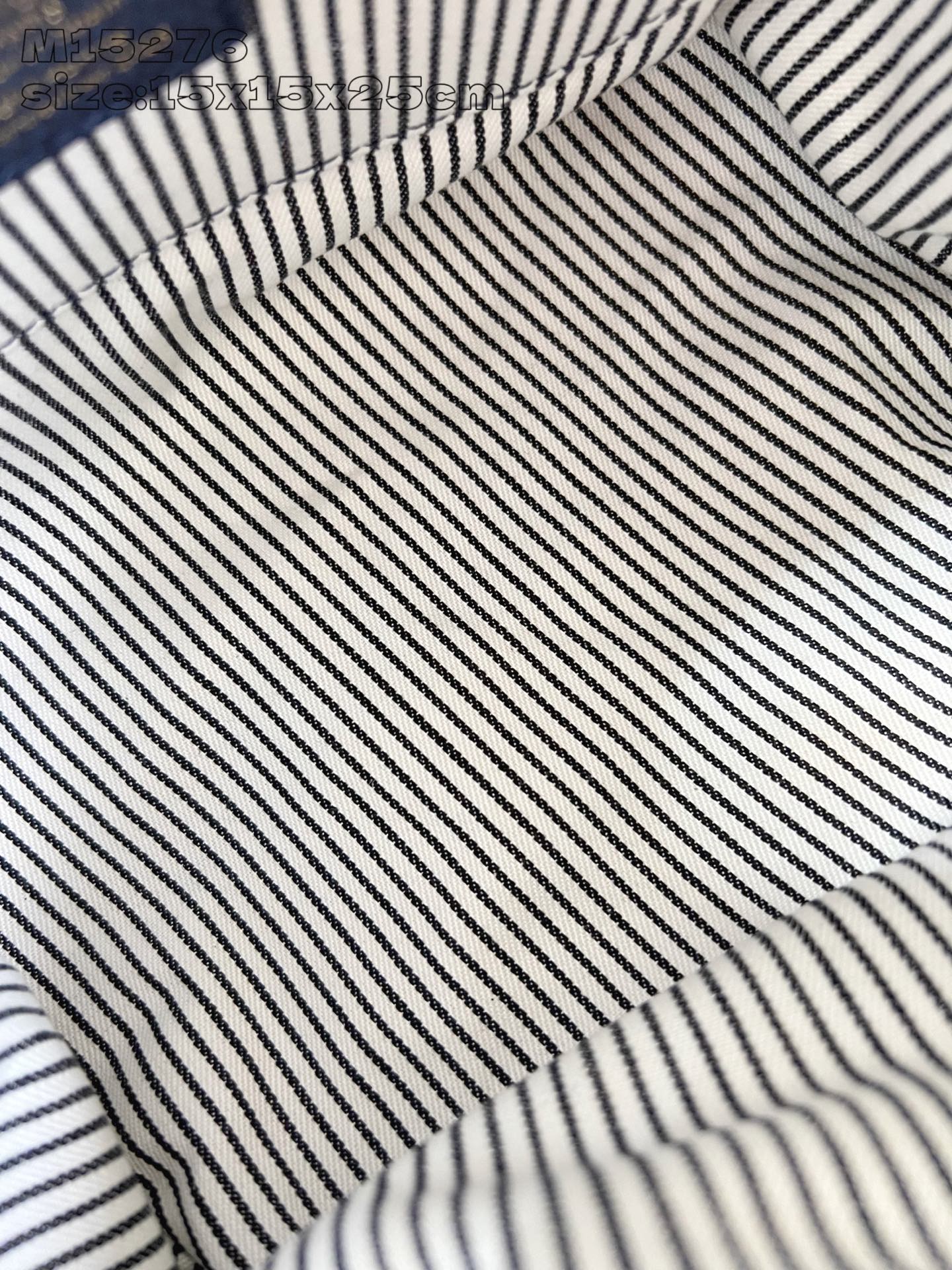 【顶级原单 M15276 】本款 Speedy 25 Bandoulière 手袋依托日式拼布工艺，为砂