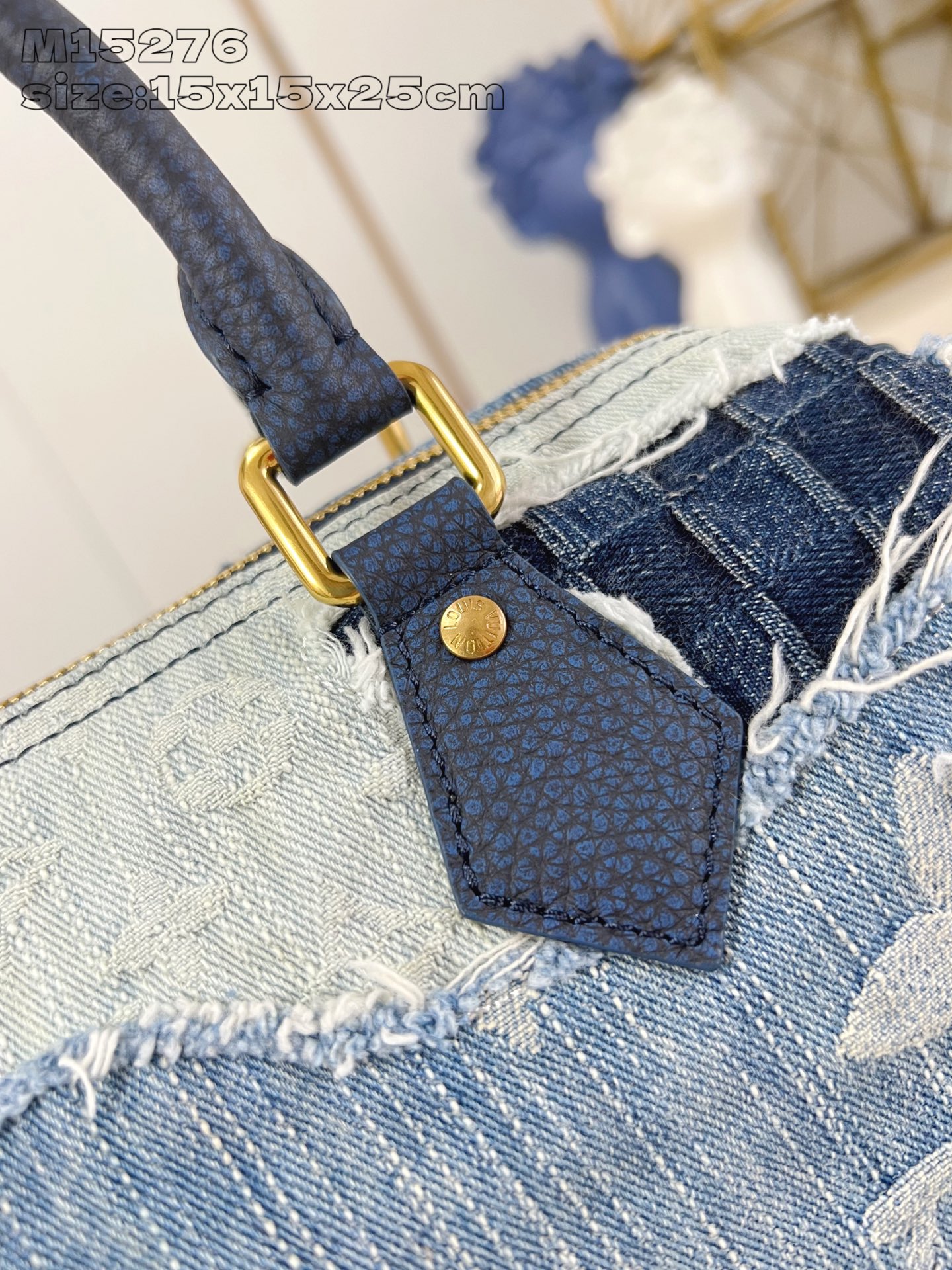 【顶级原单 M15276 】本款 Speedy 25 Bandoulière 手袋依托日式拼布工艺，为砂