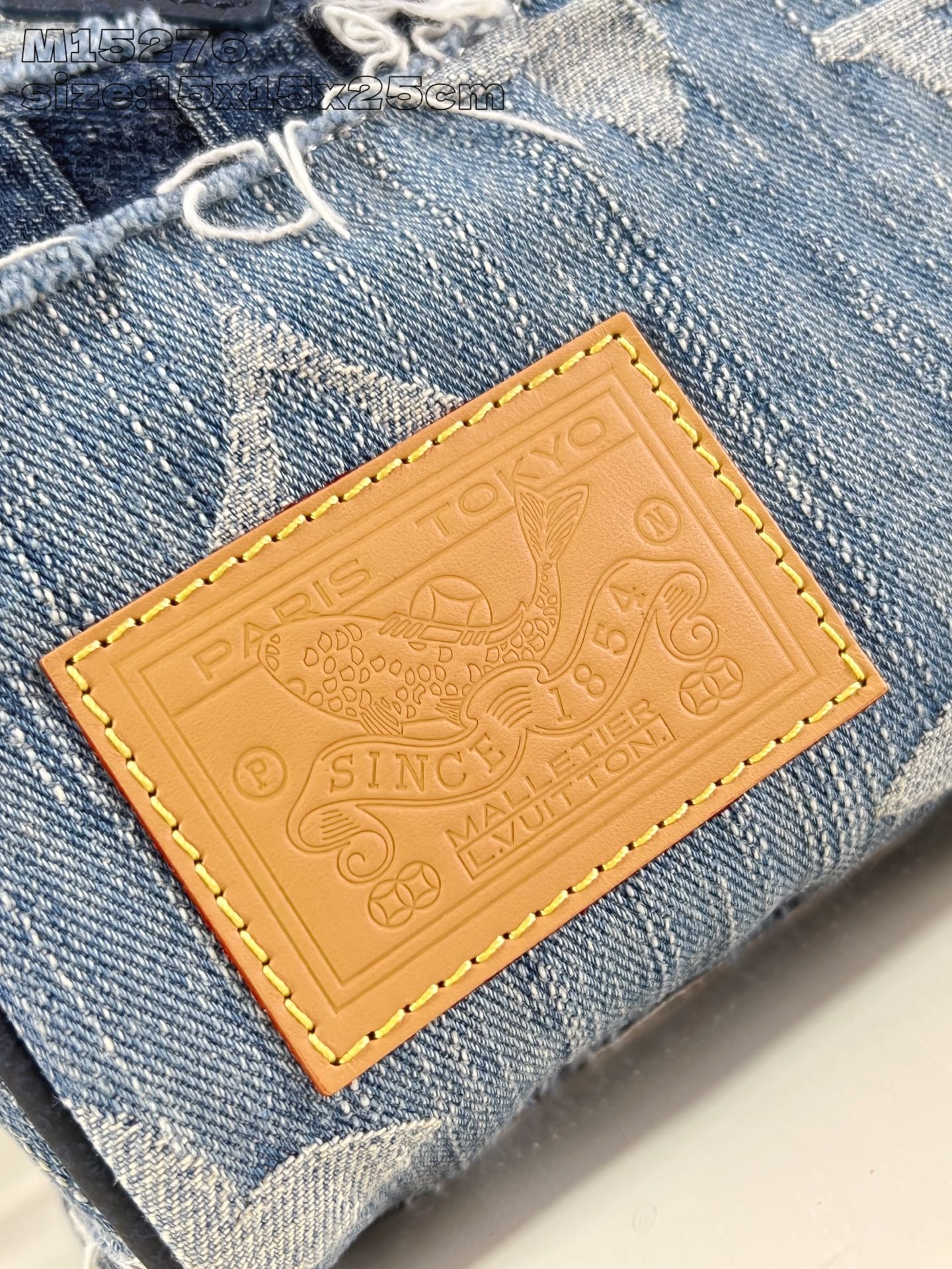 【顶级原单 M15276 】本款 Speedy 25 Bandoulière 手袋依托日式拼布工艺，为砂