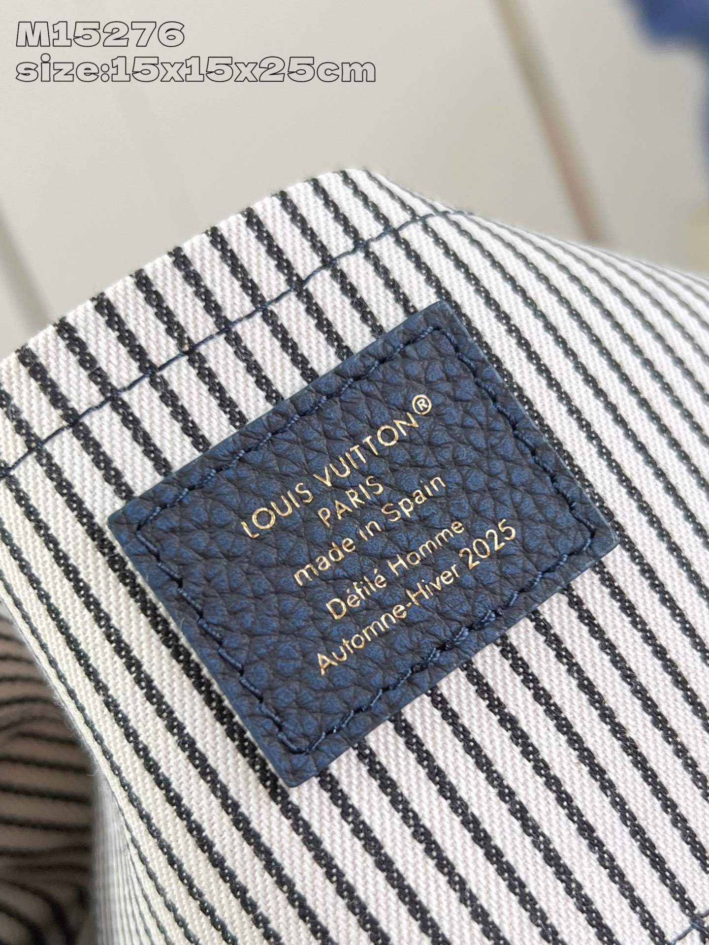 【顶级原单 M15276 】本款 Speedy 25 Bandoulière 手袋依托日式拼布工艺，为砂