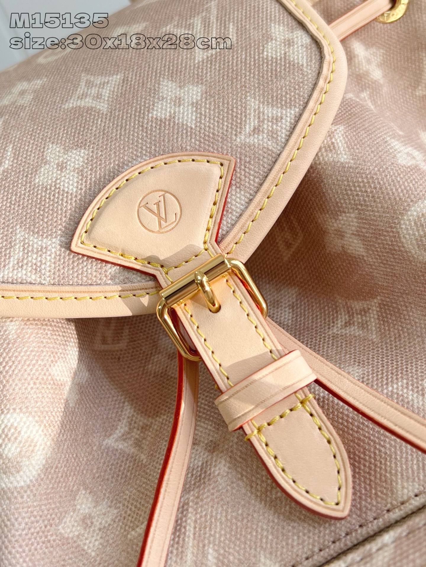 【顶级原单 M15135 】本款 Montsouris 小号双肩包出自 LV Travels With 