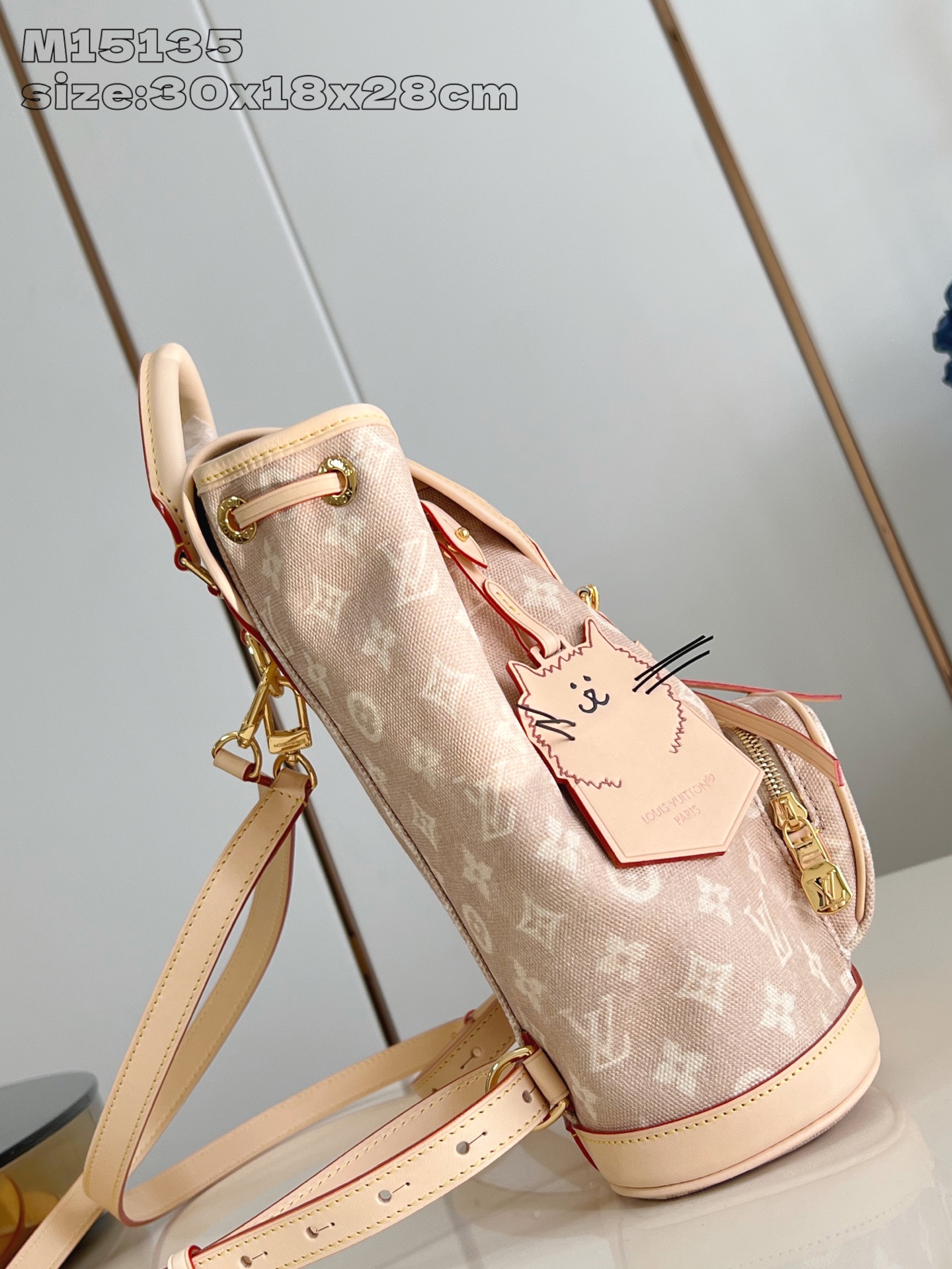 【顶级原单 M15135 】本款 Montsouris 小号双肩包出自 LV Travels With 