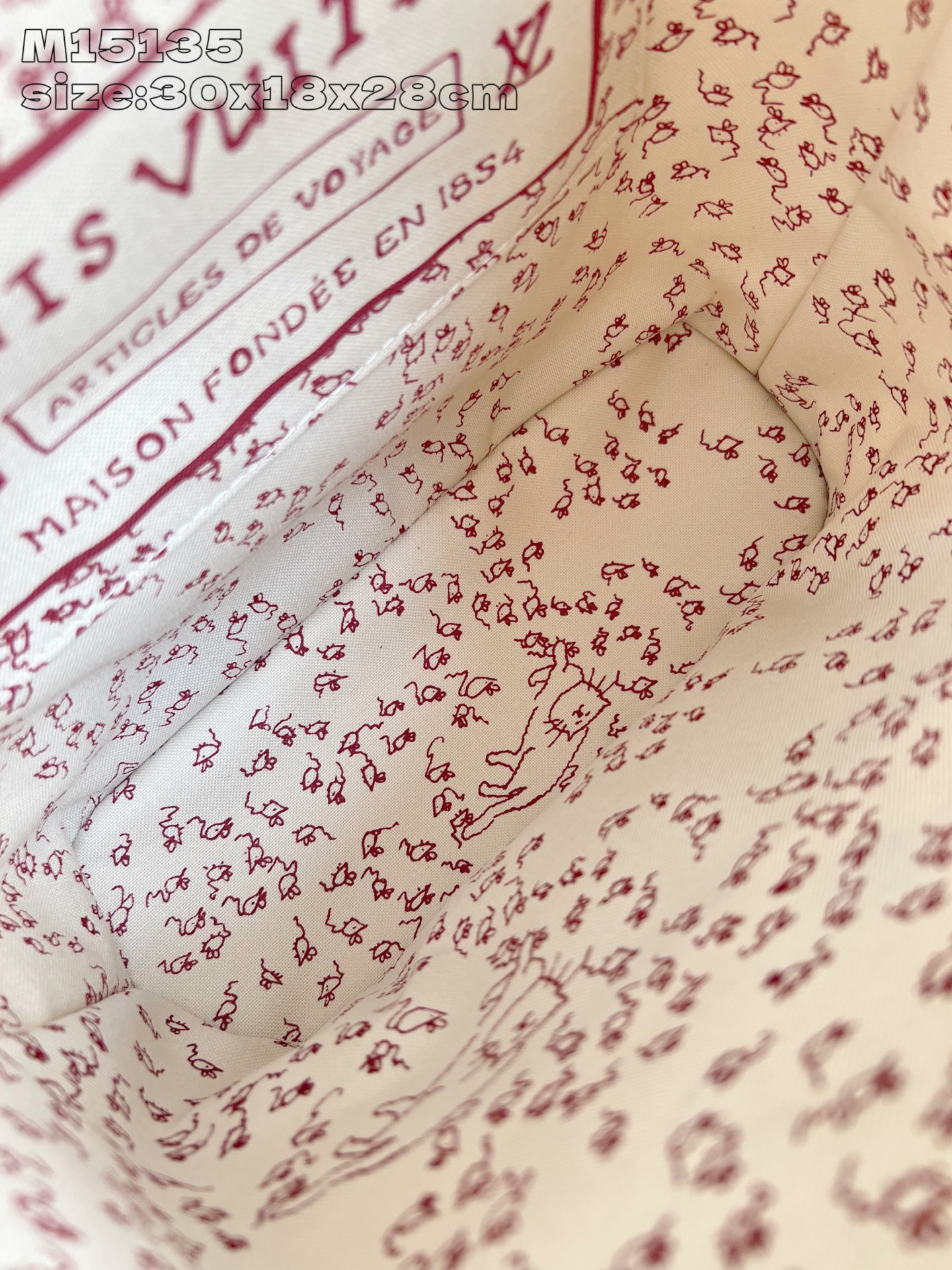 【顶级原单 M15135 】本款 Montsouris 小号双肩包出自 LV Travels With 