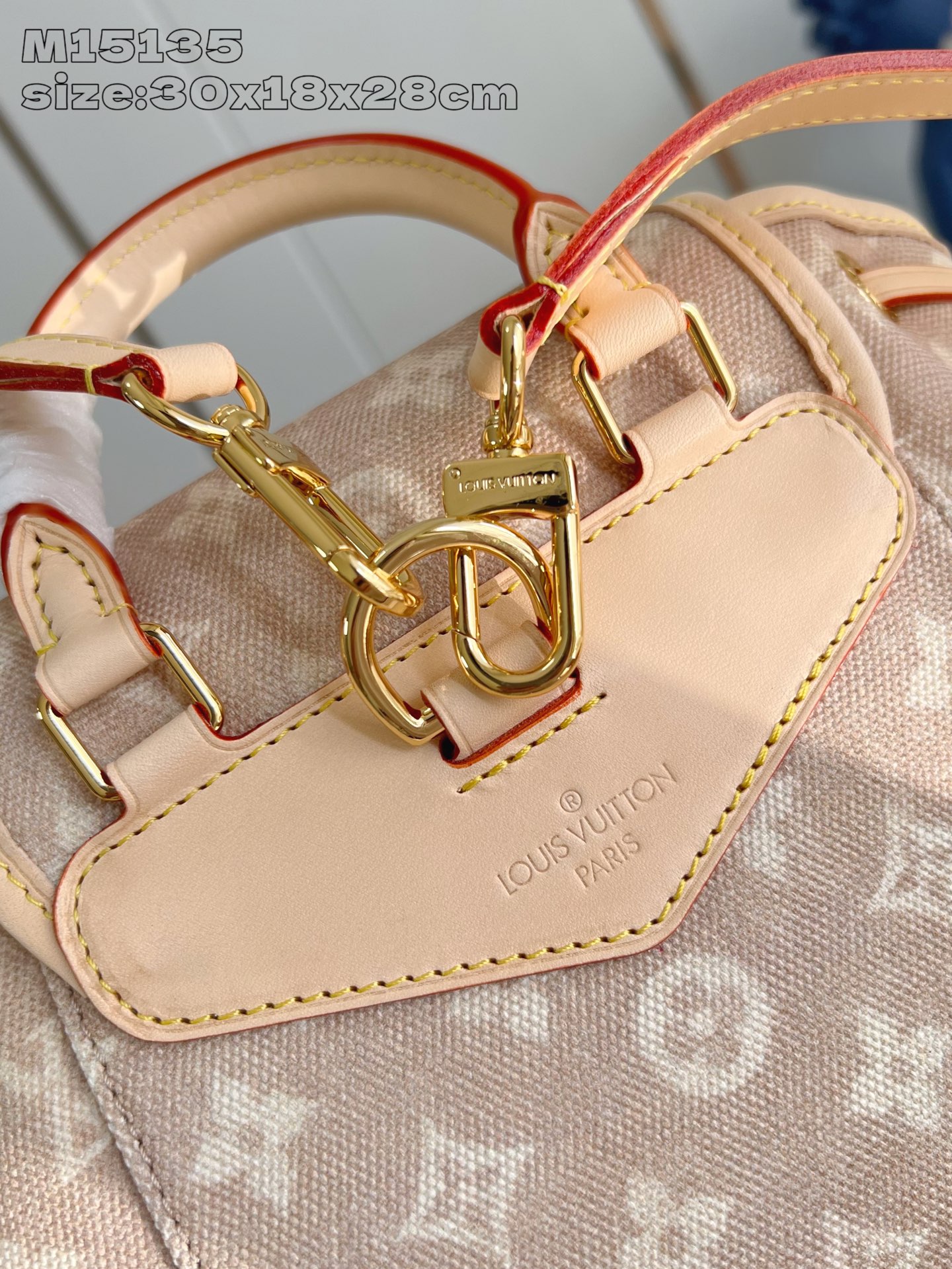 【顶级原单 M15135 】本款 Montsouris 小号双肩包出自 LV Travels With 